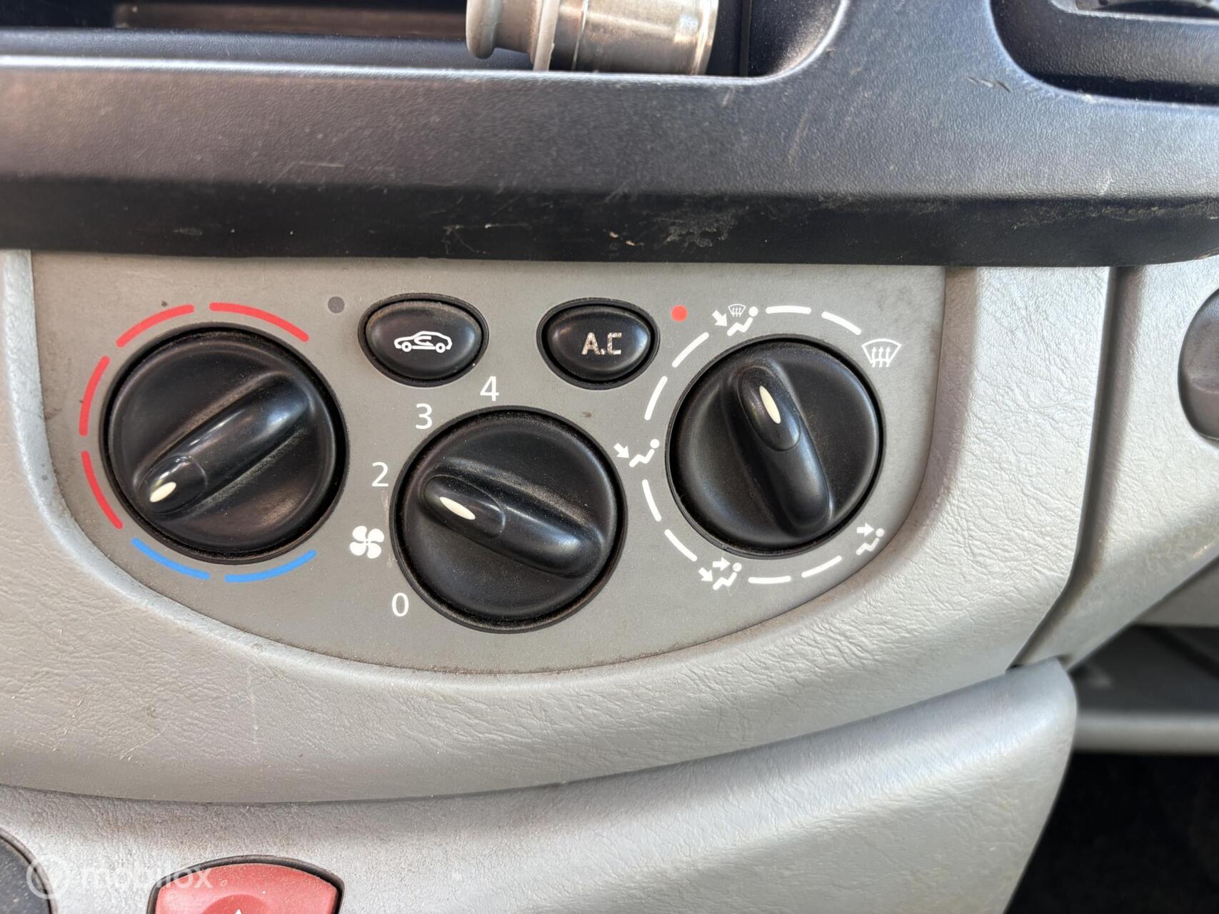 Foto van Renault Trafic T29 L2/h1 2.5 Dci 107kw E4 Fap