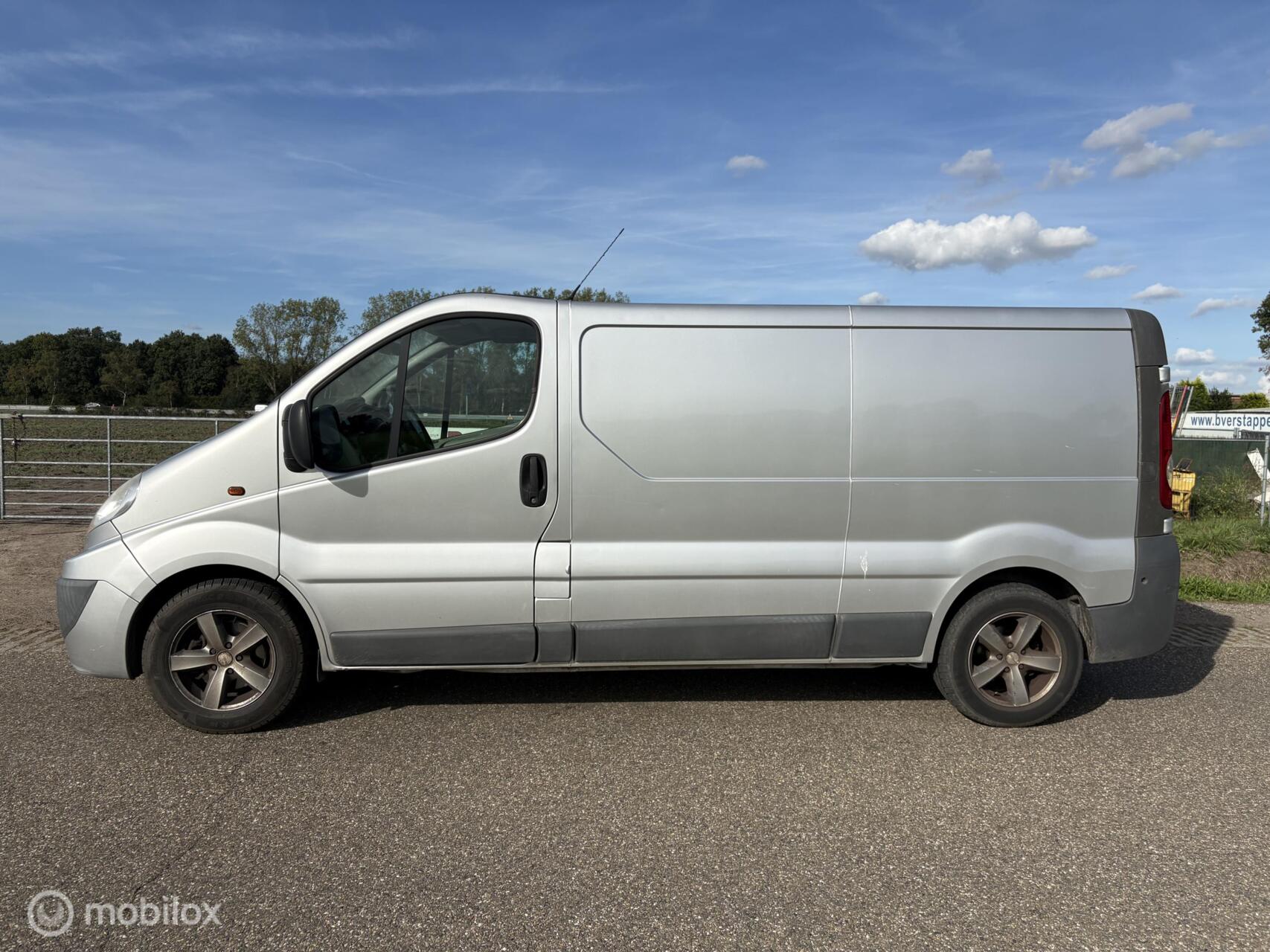 Foto van Renault Trafic T29 L2/h1 2.5 Dci 107kw E4 Fap