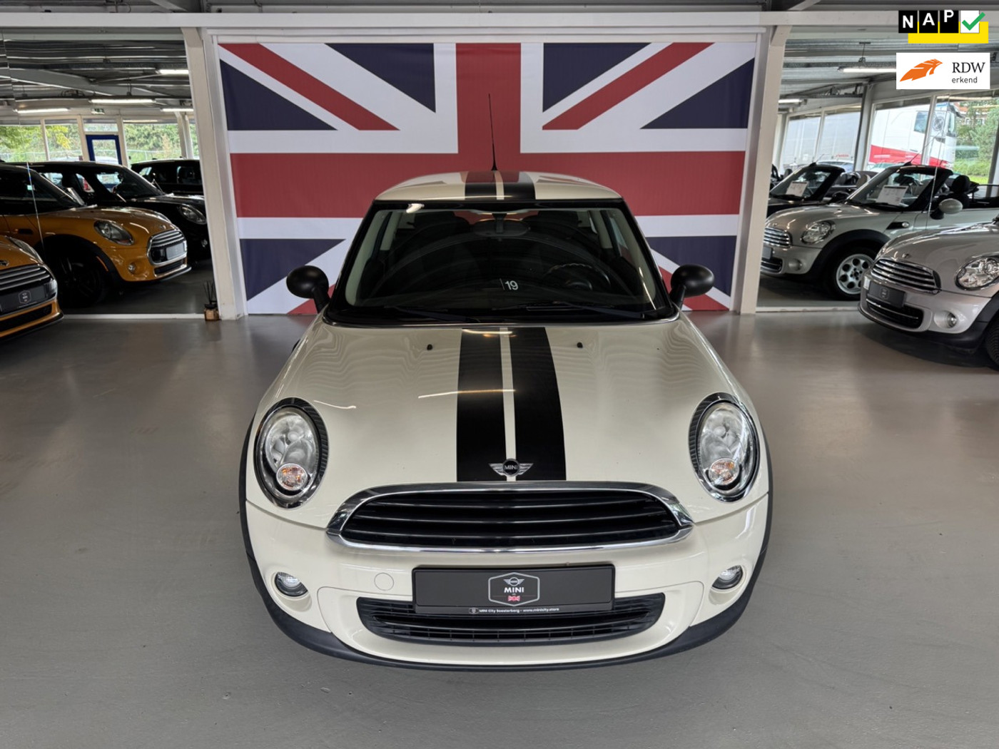 Mini One 1.6 One MINIMALIST Business Line ( 3 MAANDEN GARANTIE ) 2011 - voorkant