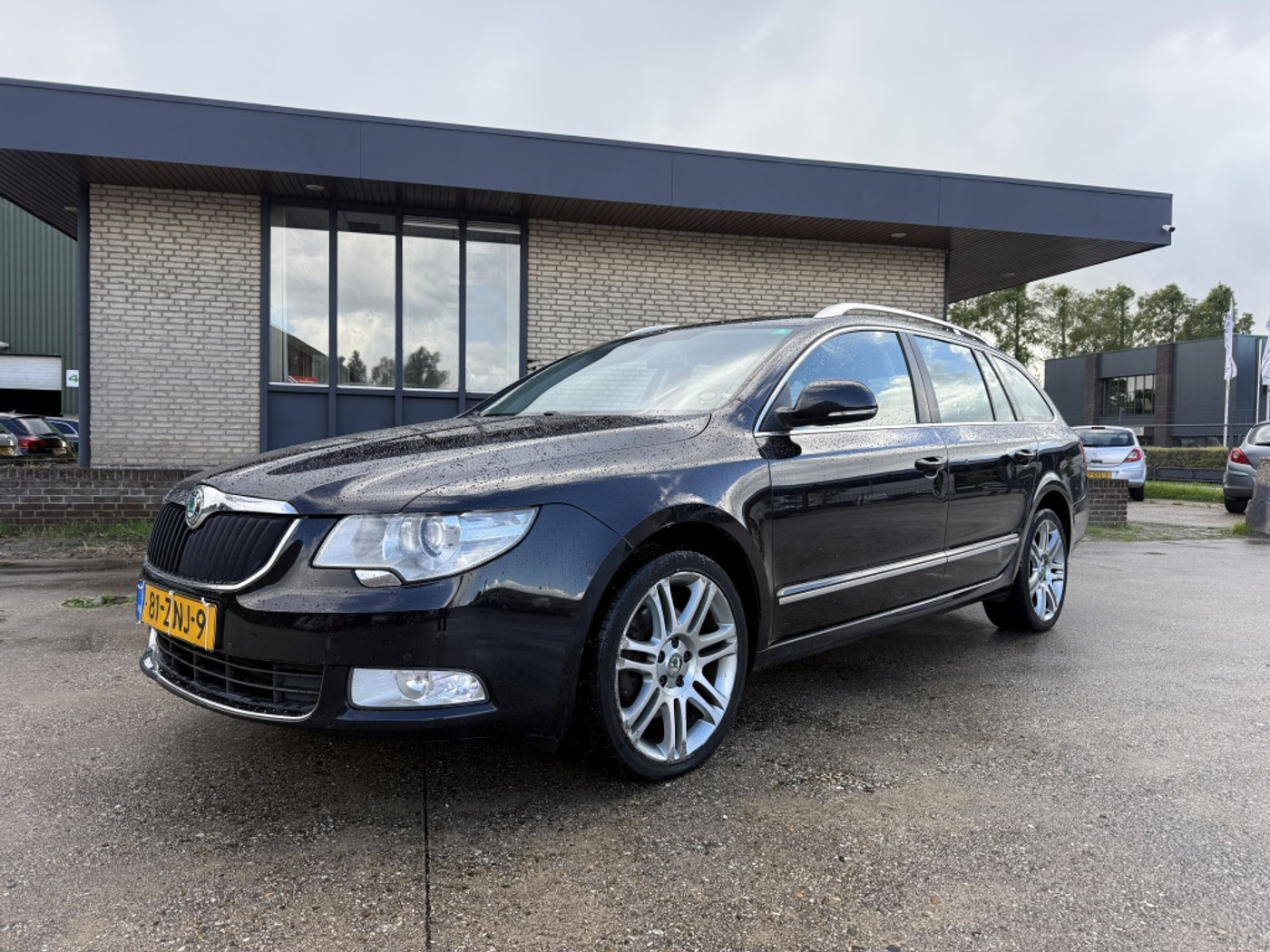 Skoda Superb 2.0 TDI Elegance Bns 2011 - voorkant