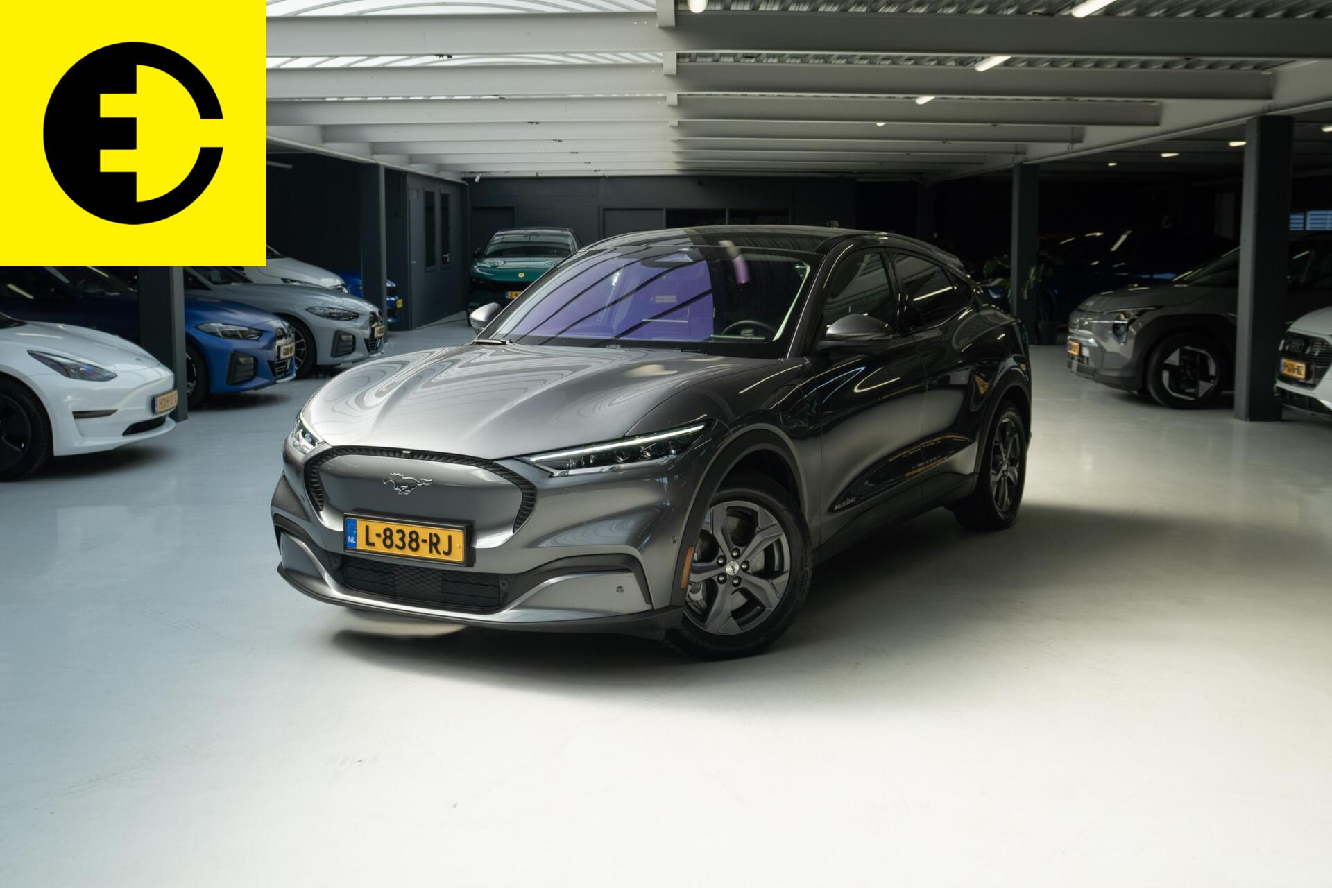 Ford Mustang Mach-e Extended RWD 98 kWh | SOH 94,3% | Pano dak | Stuurverwarming | Incl.BTW 2021 - voorkant