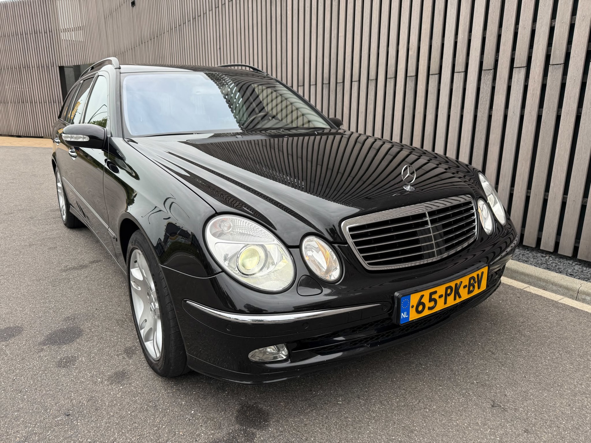Foto van Mercedes-Benz E 500 4-matic
