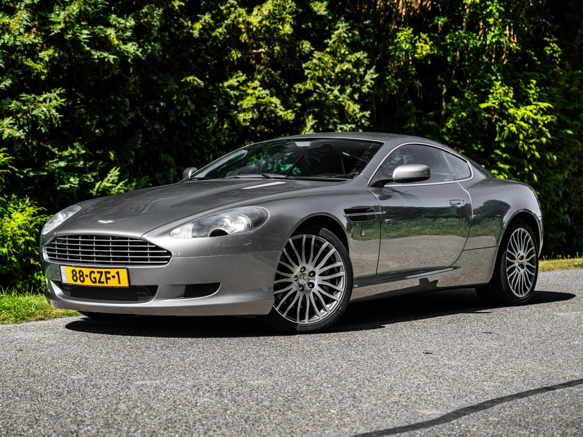 Aston Martin Db9 5.9 V12 Coupe | Dealer Oh. | Org. NL | Tungsten Silver 2008 - voorkant