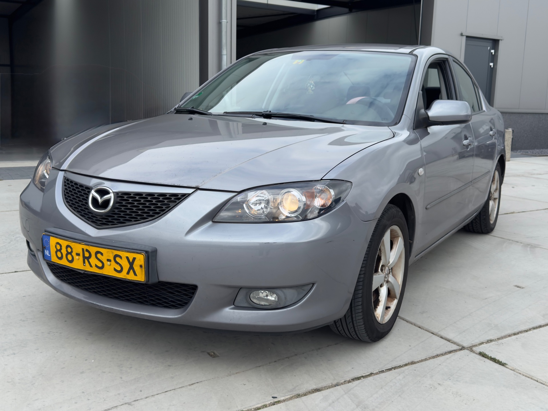 Mazda Mazda 3 1.6 Executive zomeenemen 2005 - voorkant