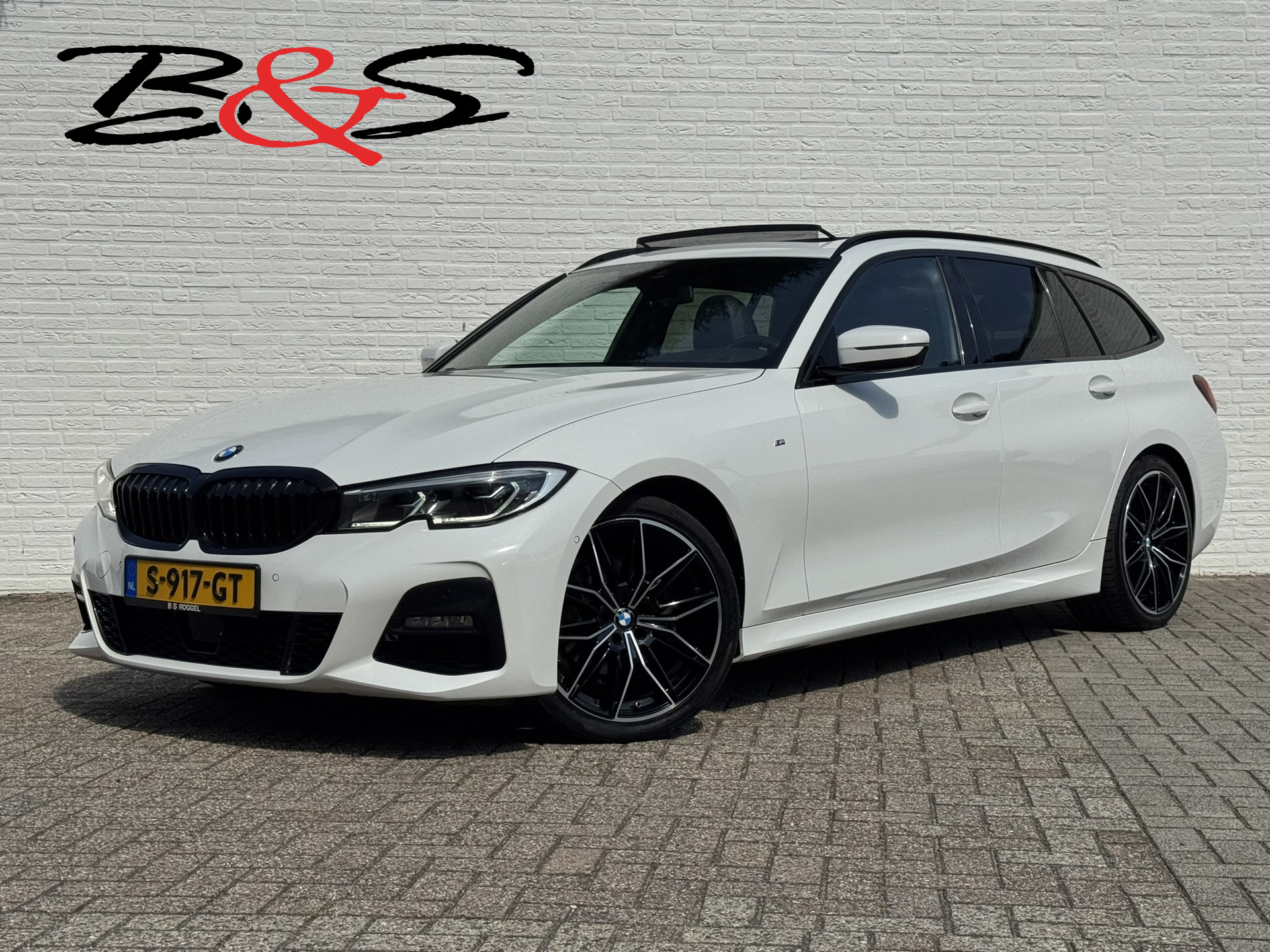 BMW 3-serie Touring 320i High Executive 2022 - voorkant