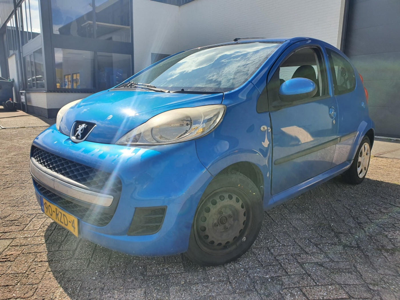 Peugeot 107 1.0-12V XS 2011 - voorkant