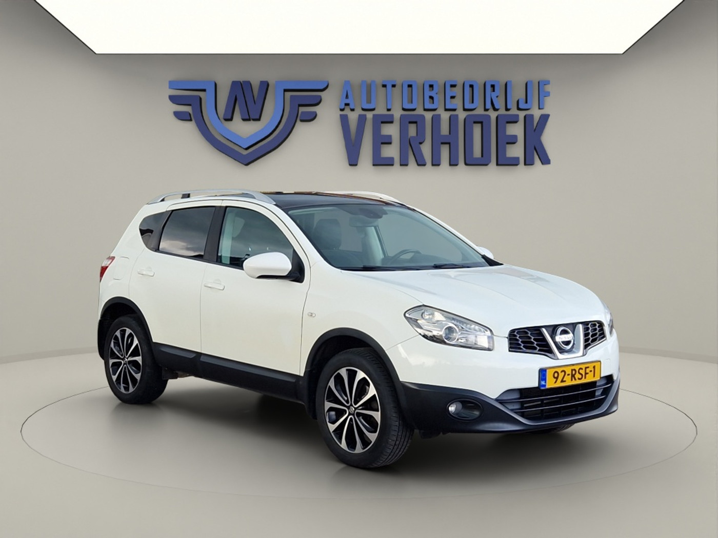 Nissan Nissan Qashqai 1.6 Connect Edition Trekhaak - Panoramadak 2011 - voorkant