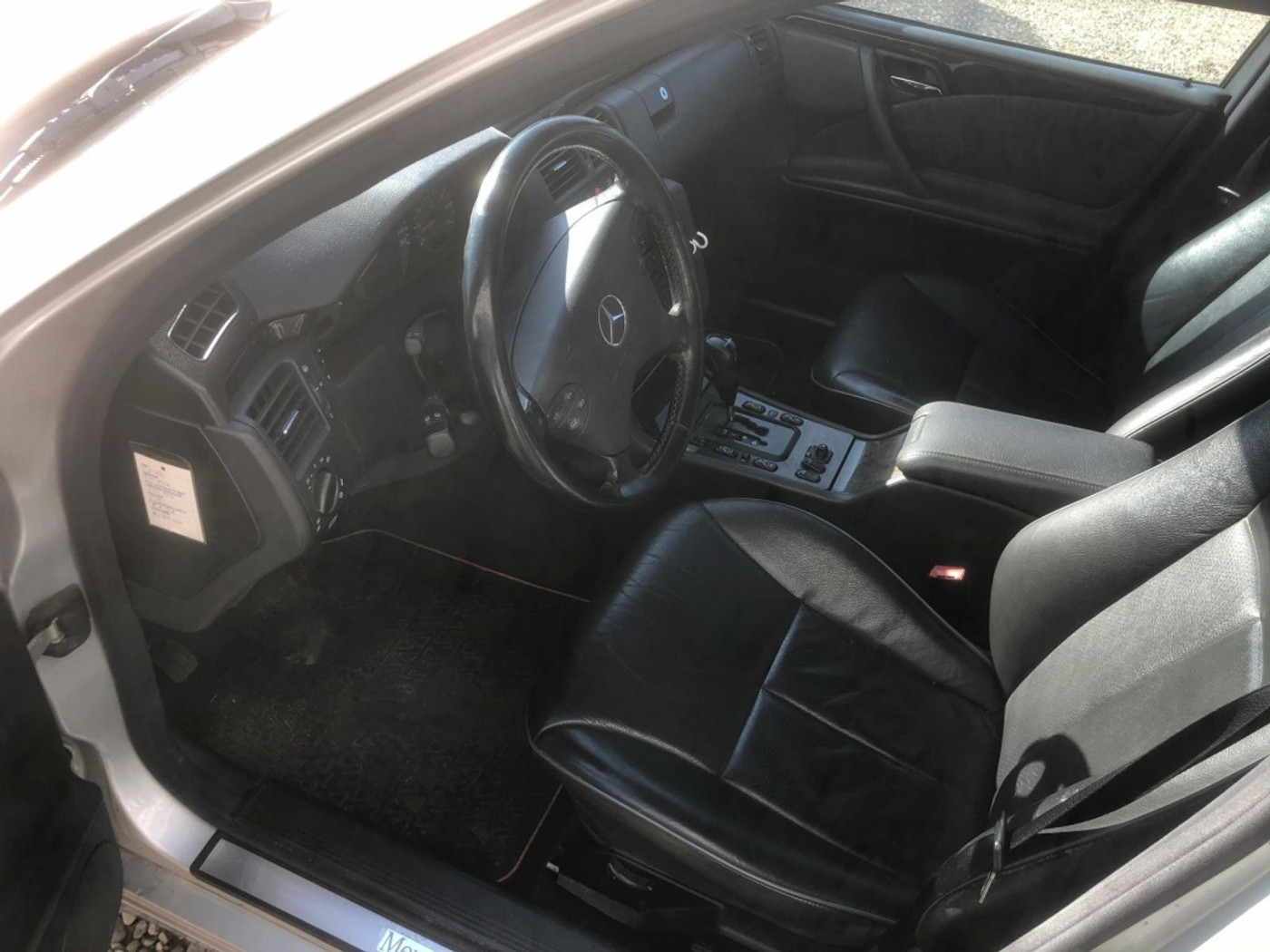 Foto van Mercedes-Benz E 240