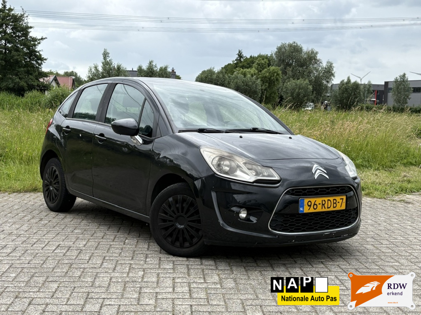 Citroen C3 1.6 e-HDi Dynamique / PANO / CRUISE / NAVI 2011 - voorkant