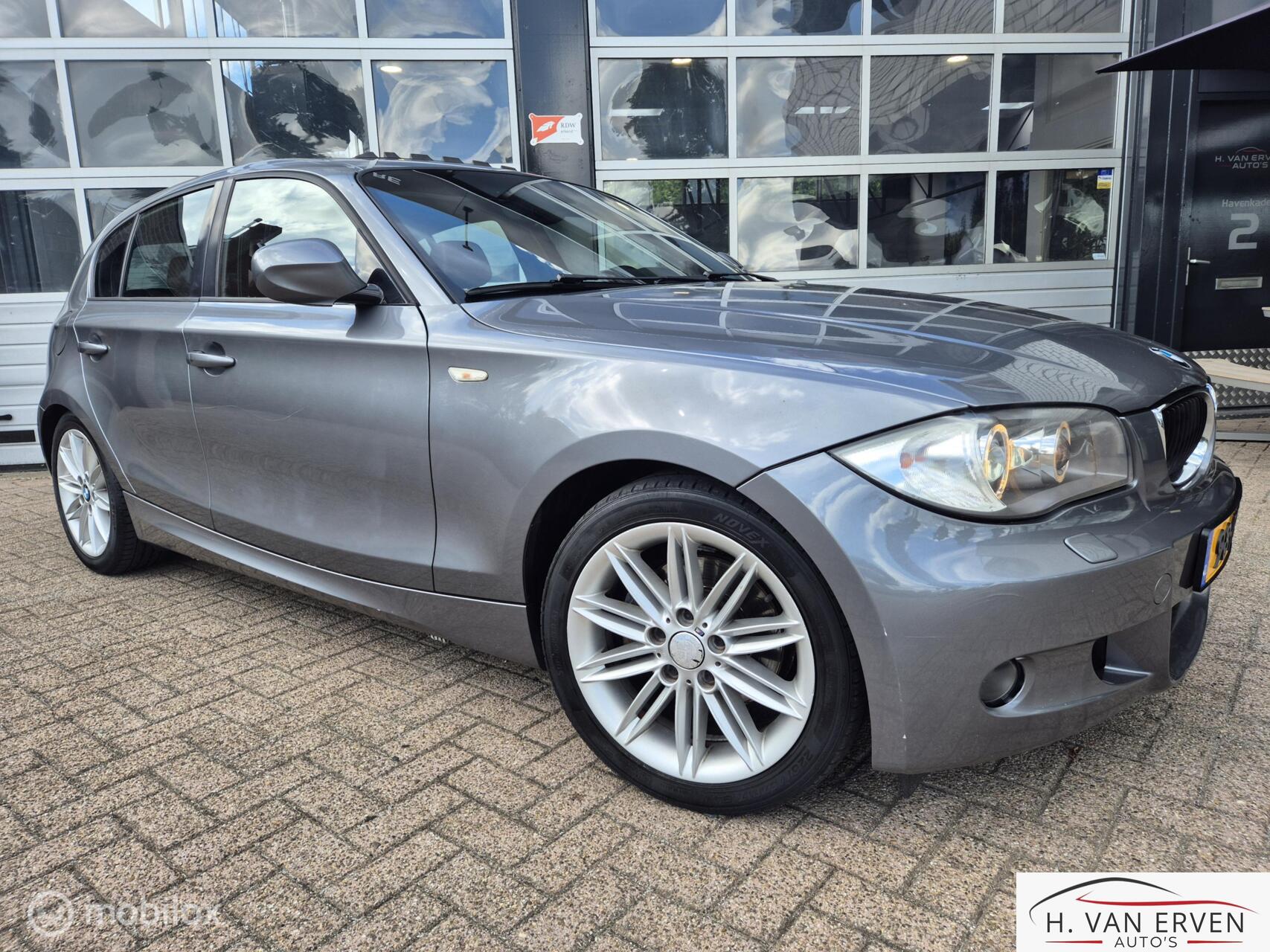 BMW 120i 120i SCHUIFKANTELDAK XENON PDC 17" SPORTSTOELEN 2011 - voorkant