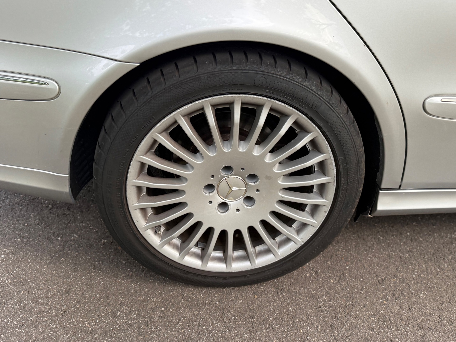 Foto van Mercedes-Benz E 240