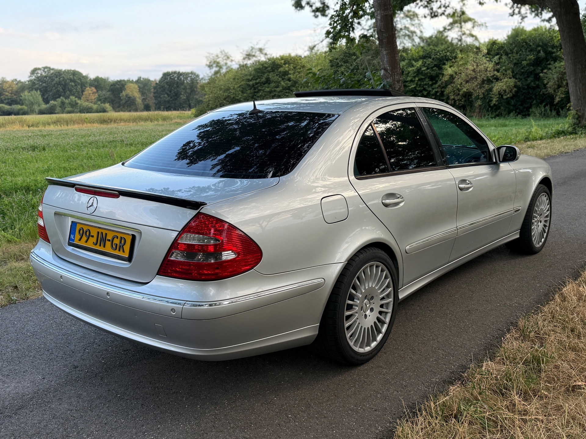 Foto van Mercedes-Benz E 240