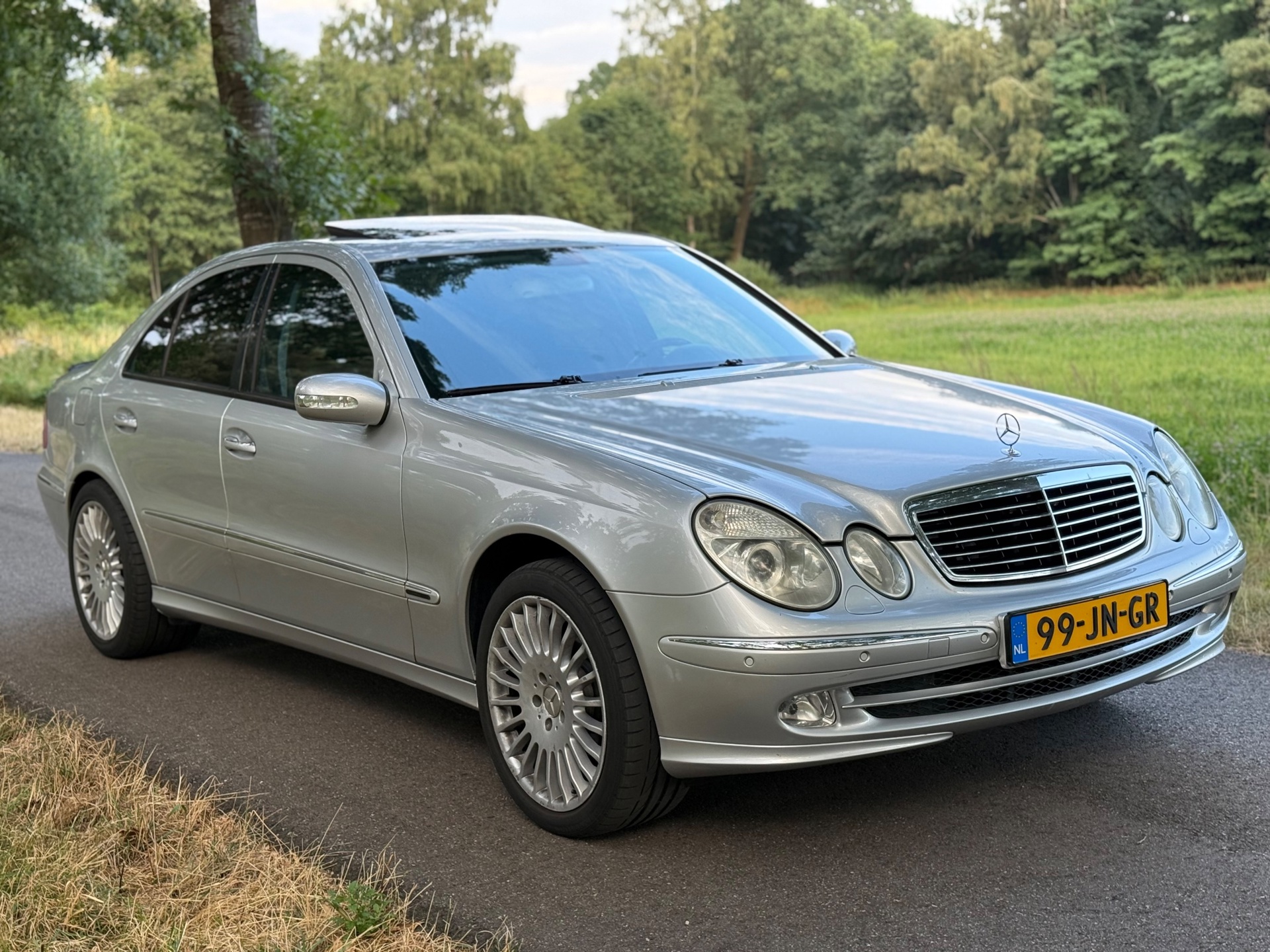 Foto van Mercedes-Benz E 240