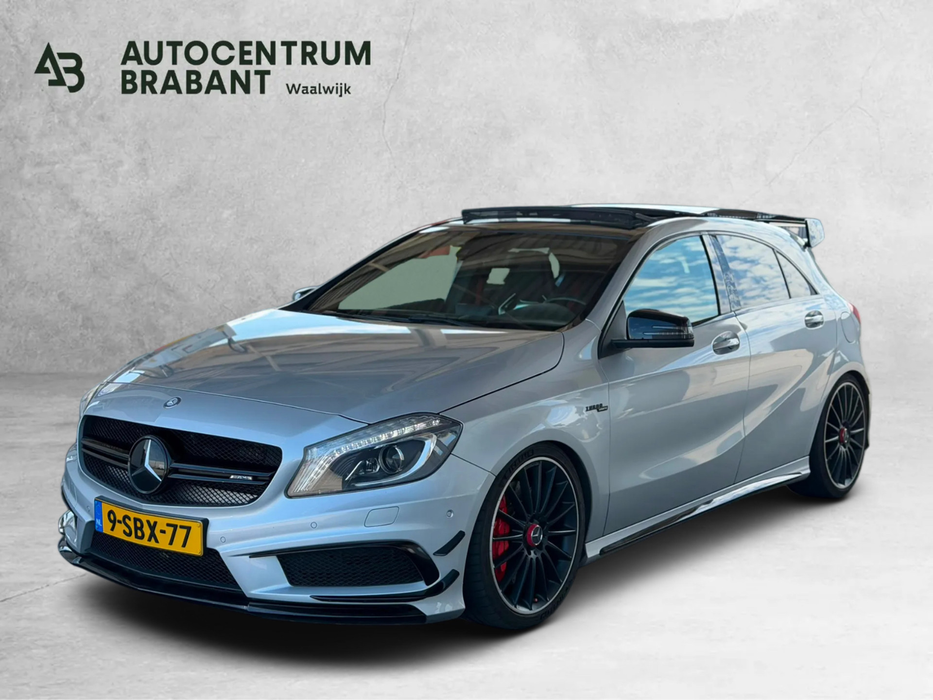 Mercedes-Benz A 45 AMG 4Matic AMG 45 4MATIC (NL-auto, Perfect OnderH, Panoramadak, Schaalstoelen, Carplay, StoelV, Clima, Navi Groot,Etc) 2013 - voorkant