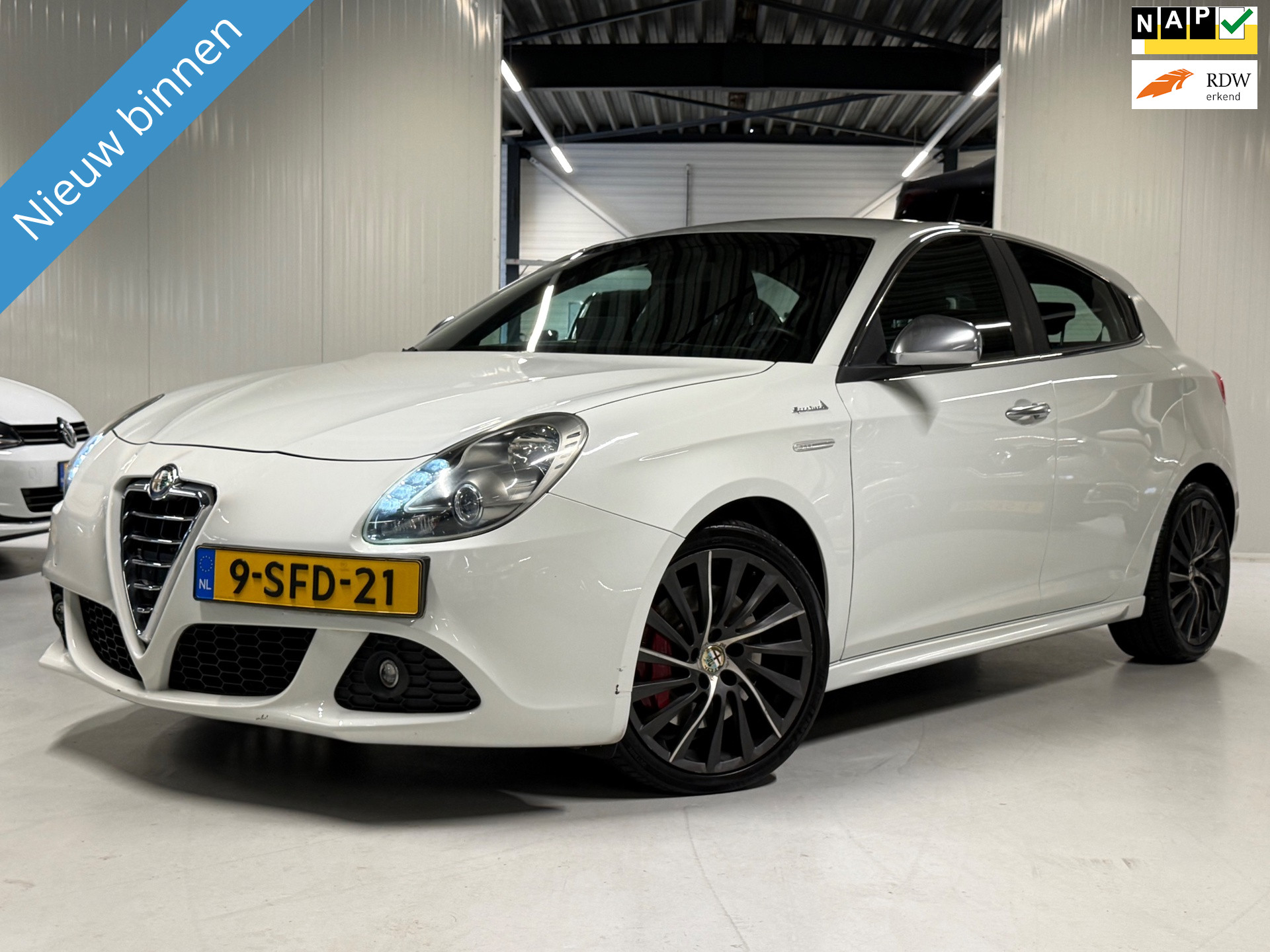 Alfa Romeo Alfa Giulietta 1.4 T 170PK Distinctive Automaat|Navigatie!! 2013 - voorkant