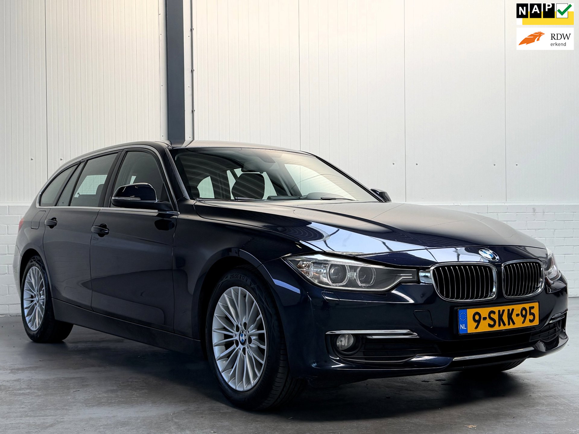 BMW 316i 316i Executive Sport 2013 - voorkant