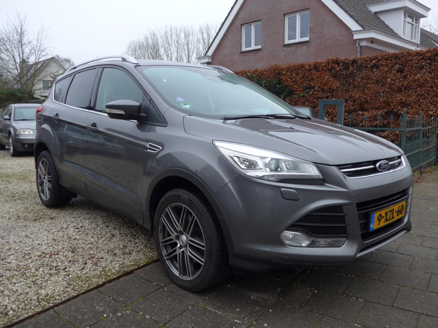 Ford Kuga 1.6 Titanium Pl. 4WD Aut Pano Trekhaak 2013 - voorkant
