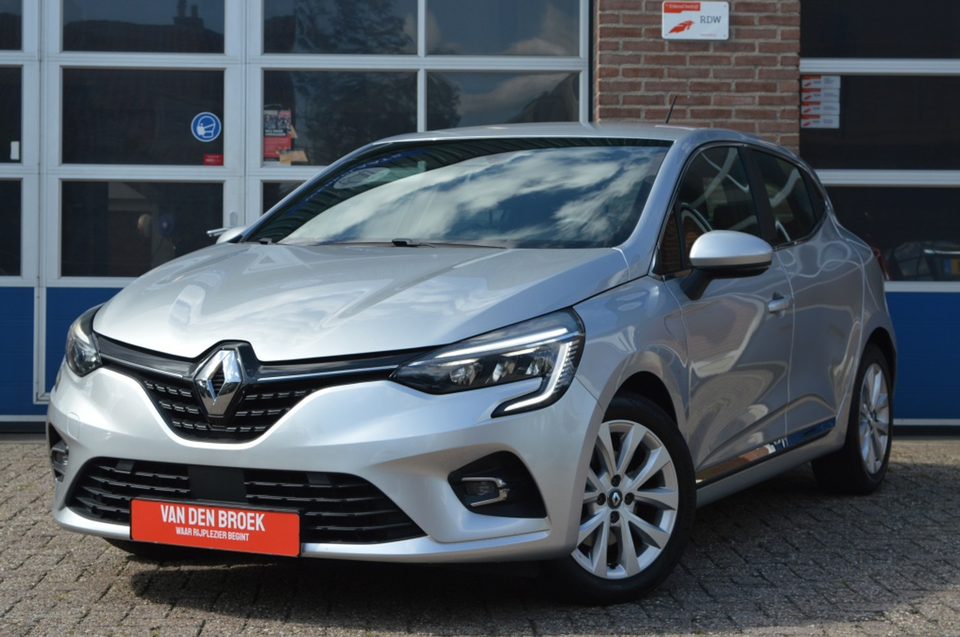 Renault Clio (e-tech Hybrid) 1.6 E-TECH | HYBRID - AUT - NAVI 2021 - voorkant