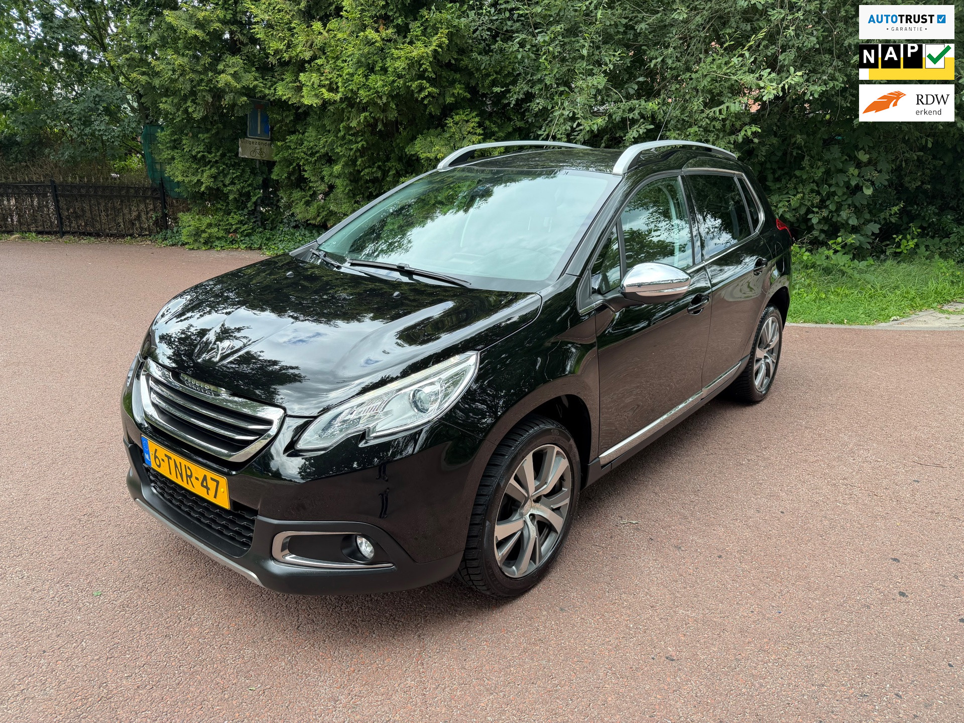 Peugeot 2008 1.6 VTi Féline / Navi / Pano / Airco / NAP / PDC / Aux / Bt 2014 - voorkant