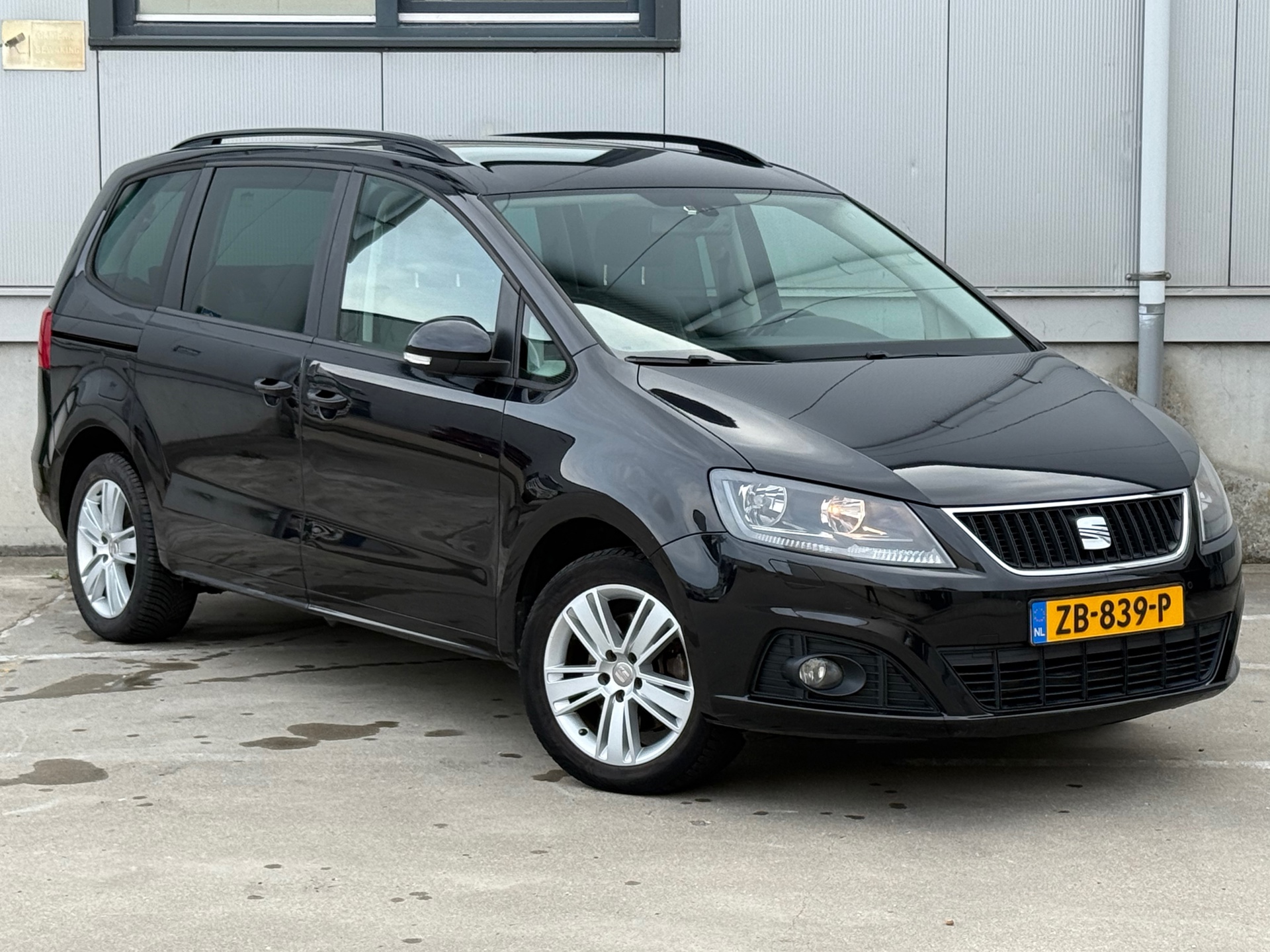 Seat Alhambra 1.4 TSI Style 7p / Navigatie / Camera / PDC / LM Velgen / Inruil Mog. 2013 - voorkant