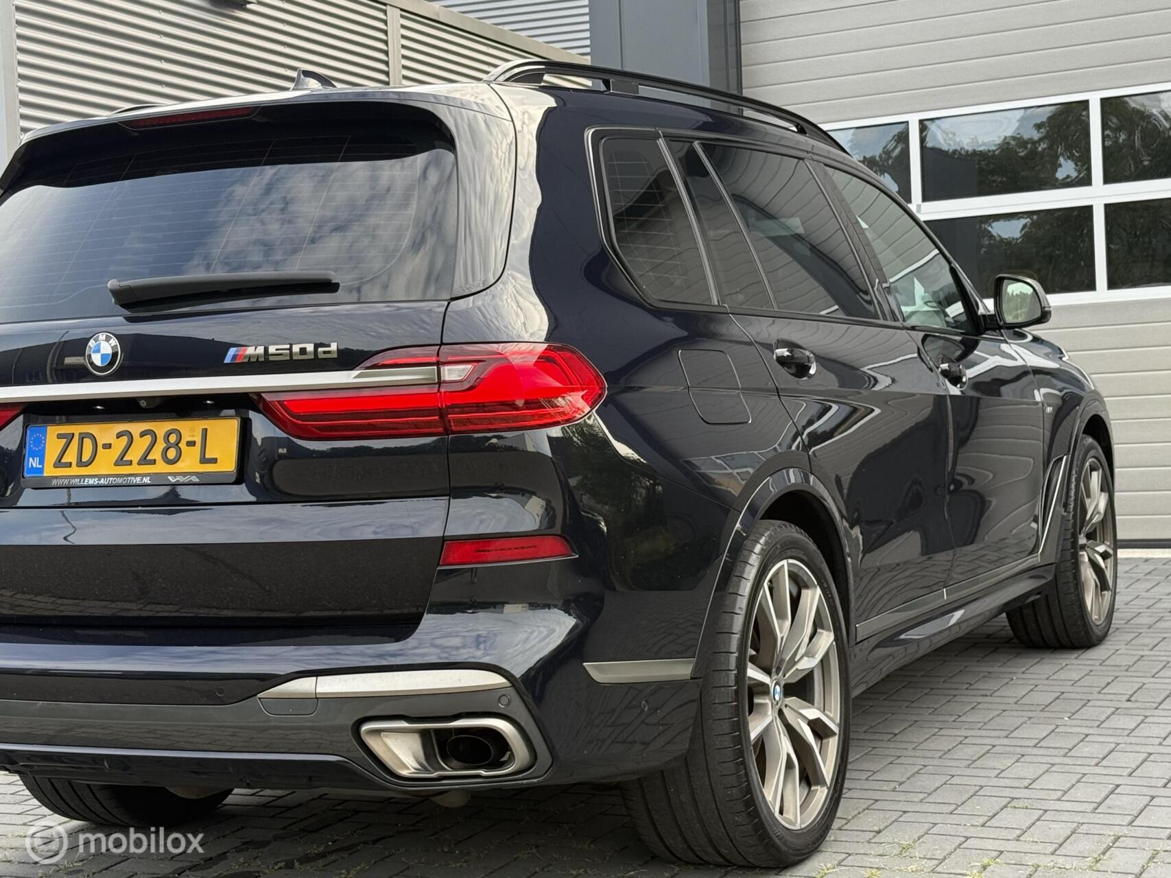 Foto van BMW X7 M50d