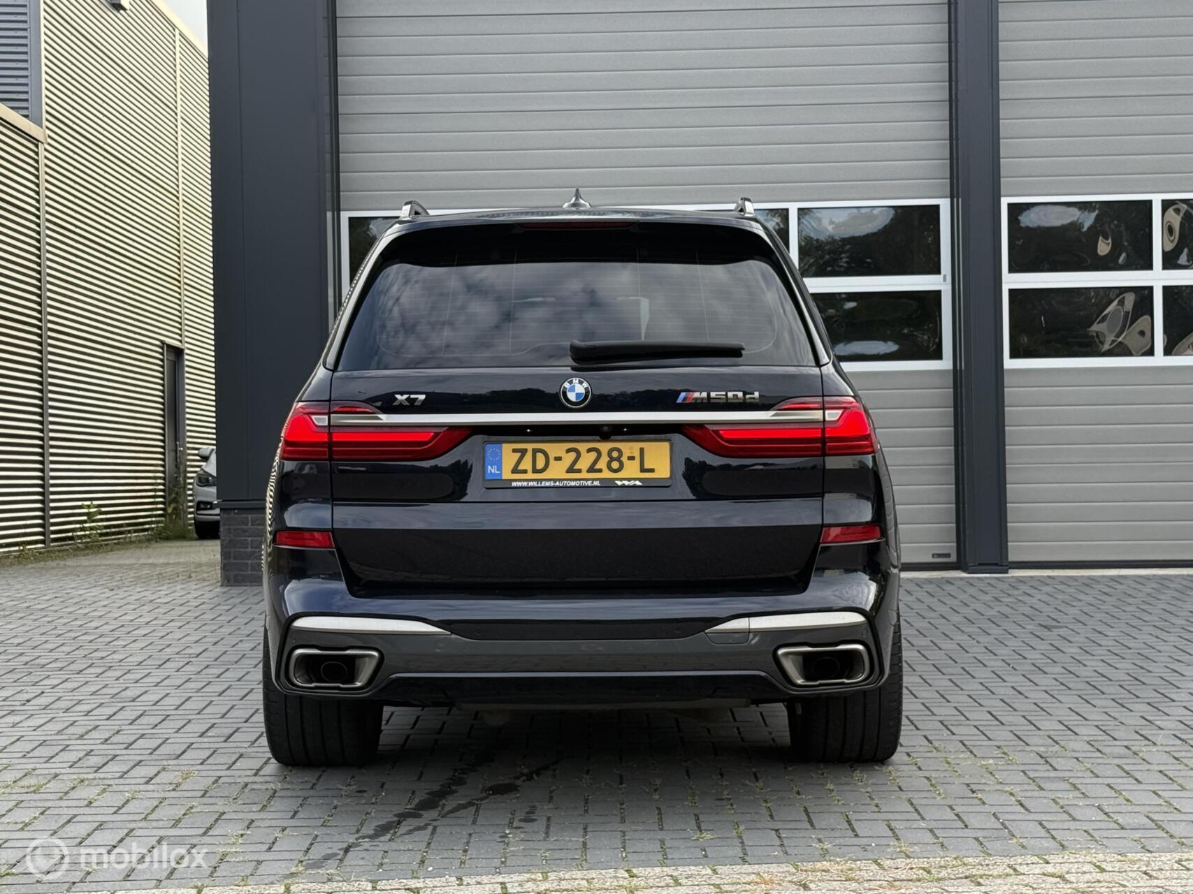 Foto van BMW X7 M50d
