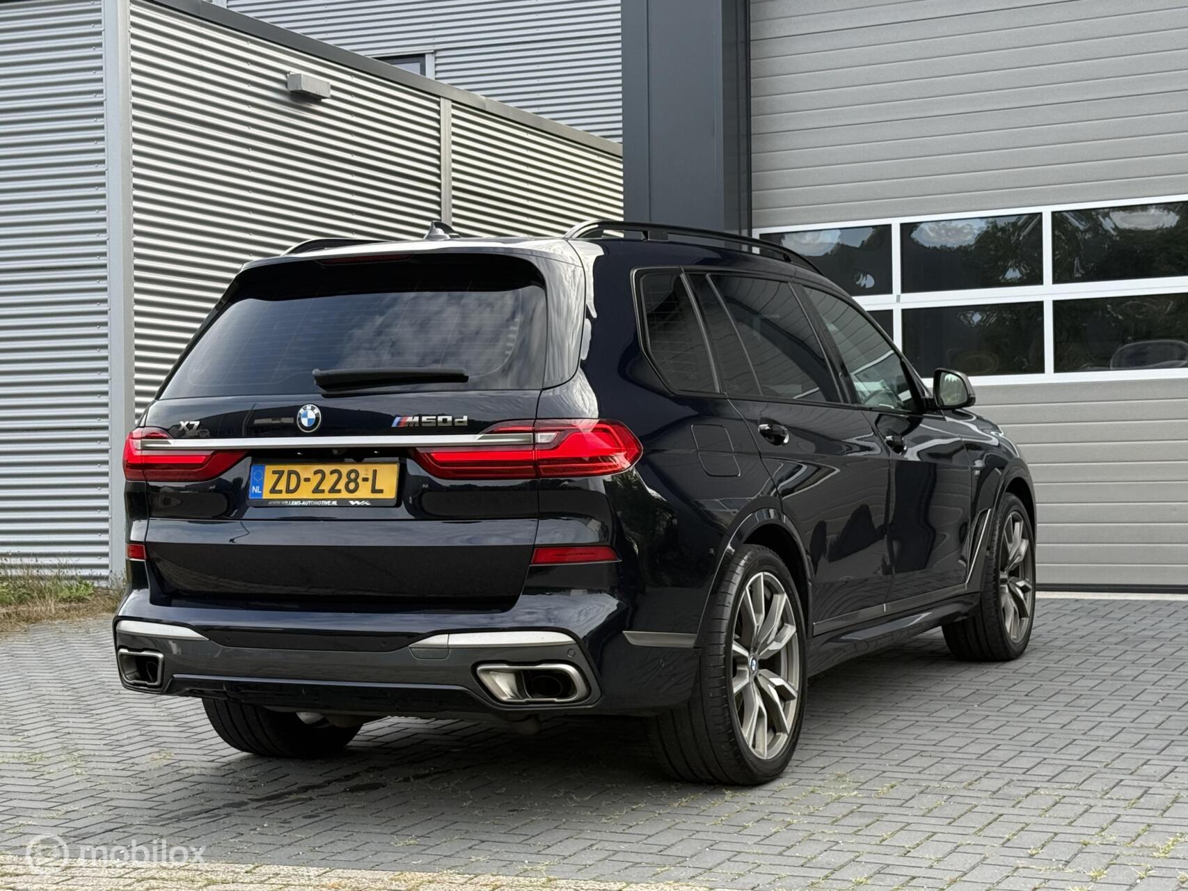 Foto van BMW X7 M50d