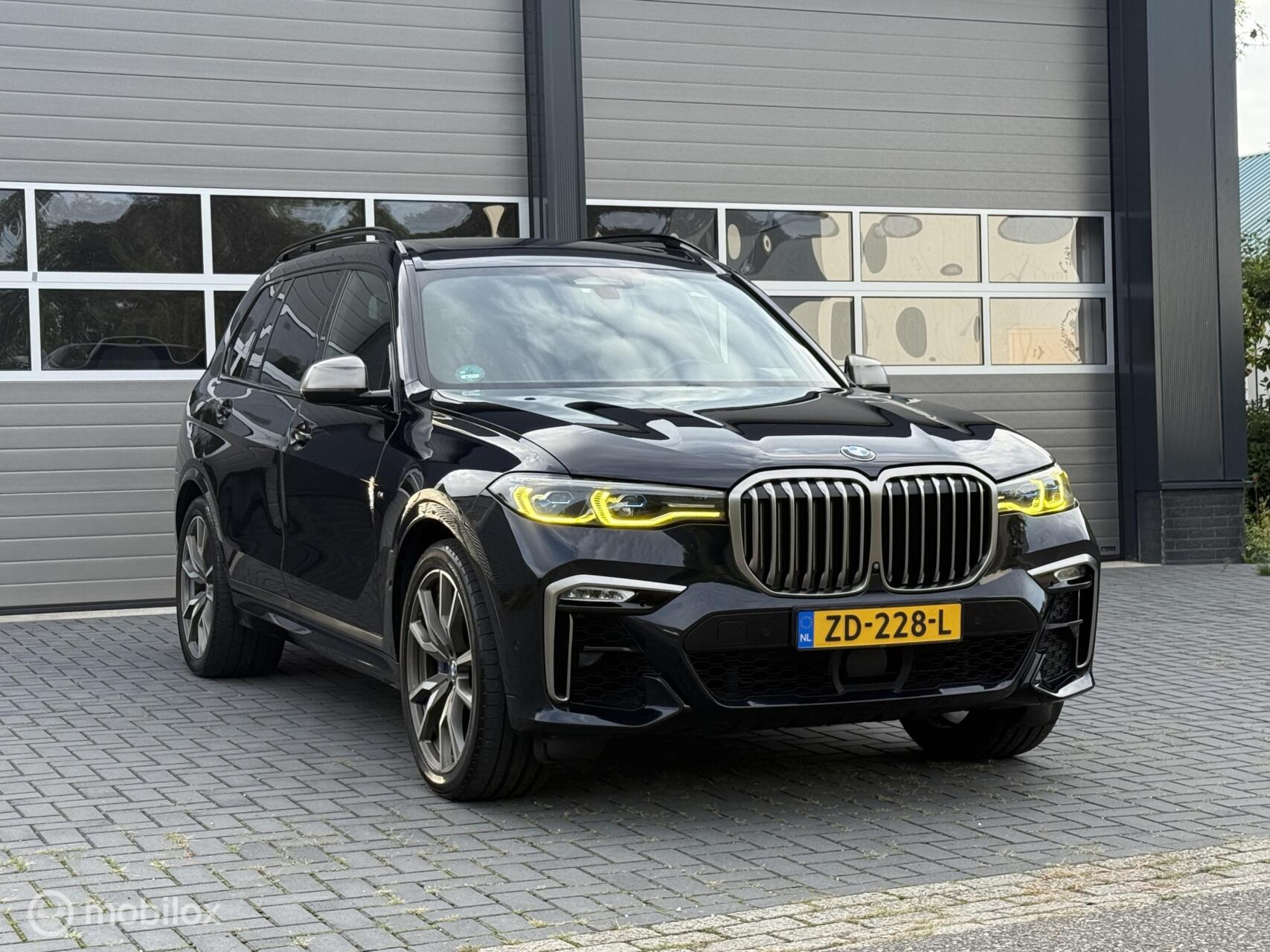 Foto van BMW X7 M50d