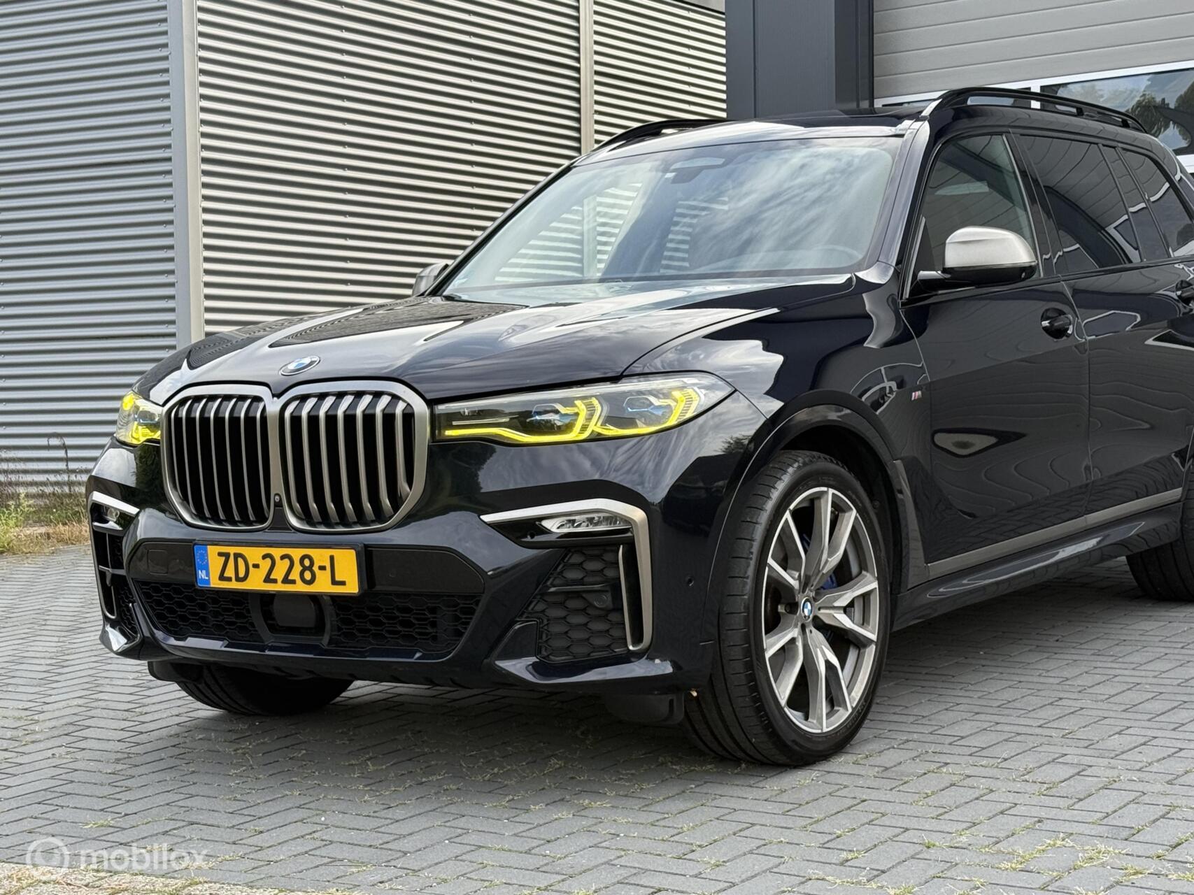 Foto van BMW X7 M50d