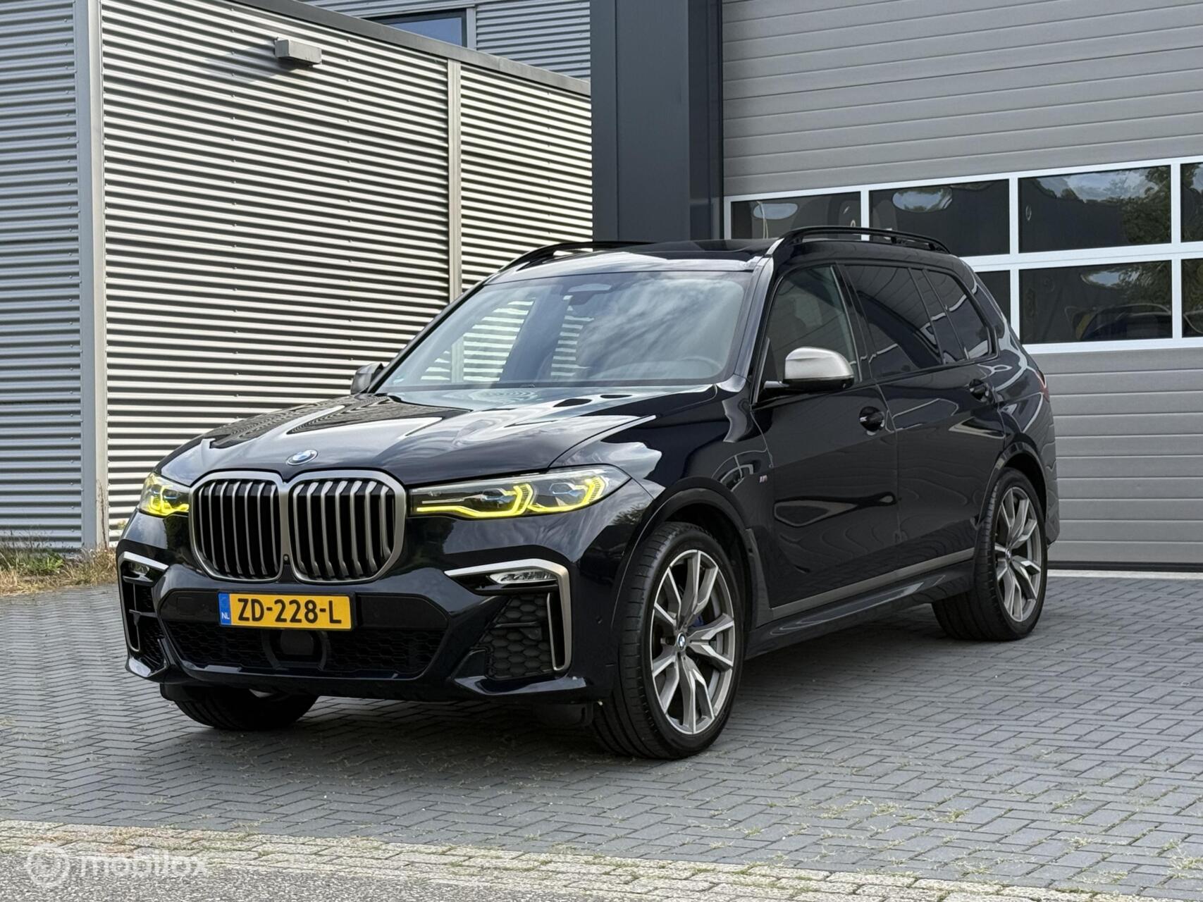 Foto van BMW X7 M50d