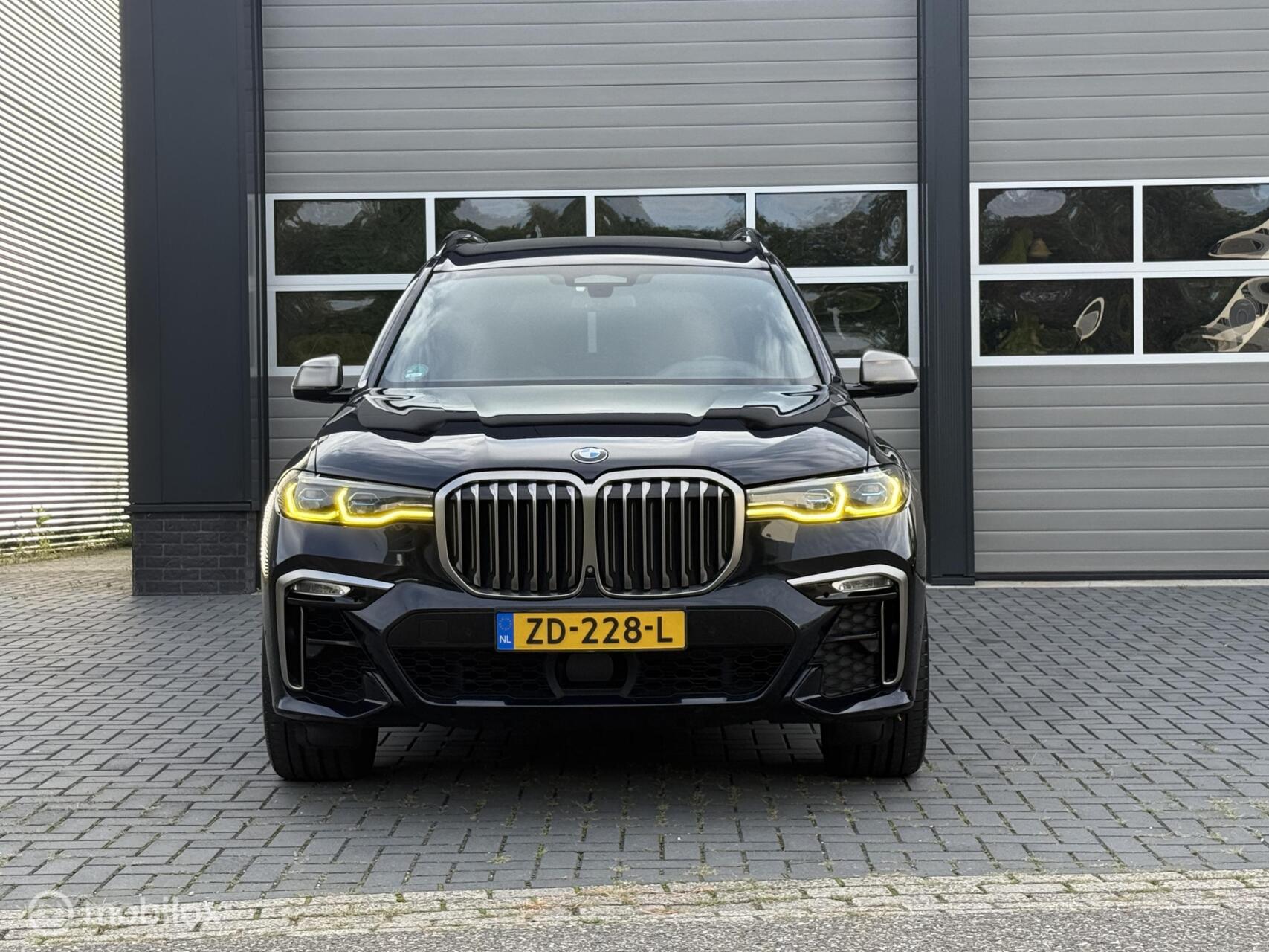 Foto van BMW X7 M50d