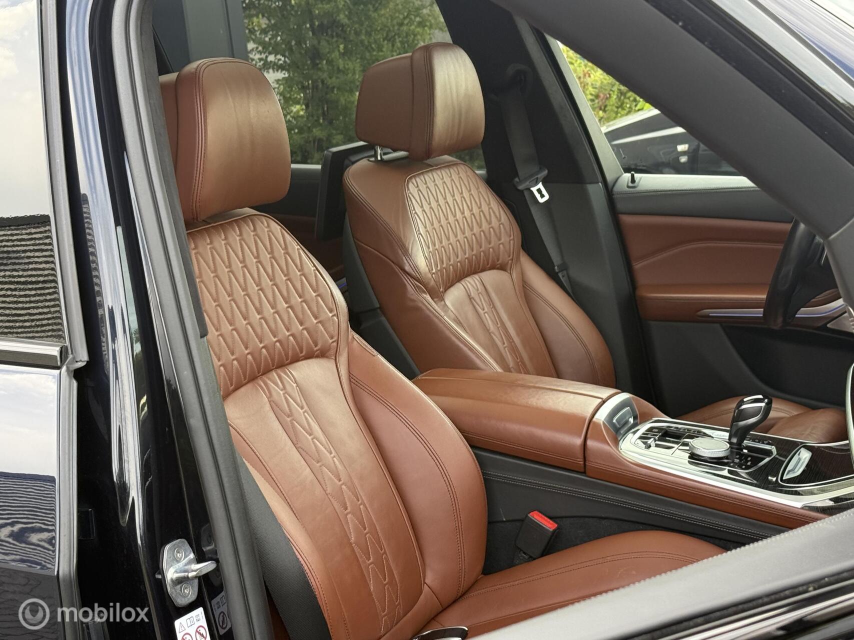 Foto van BMW X7 M50d