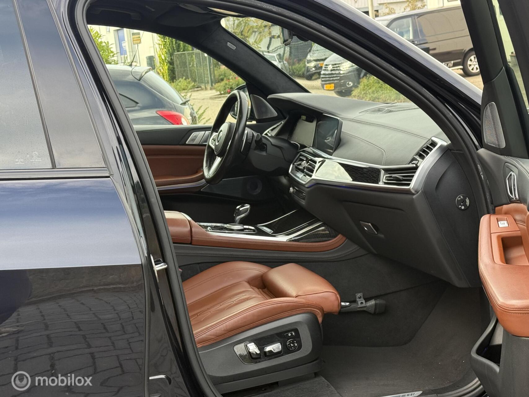 Foto van BMW X7 M50d
