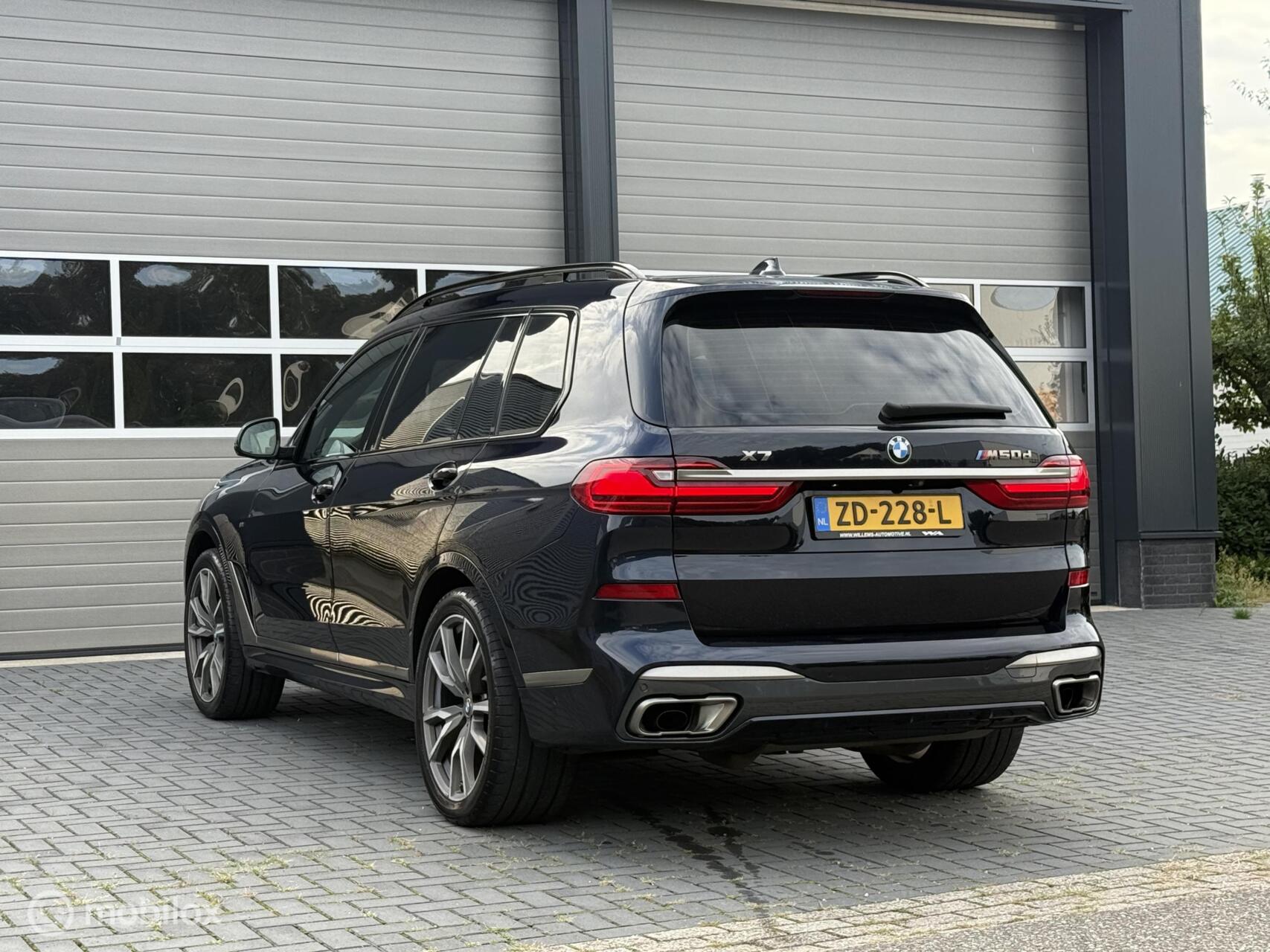 Foto van BMW X7 M50d