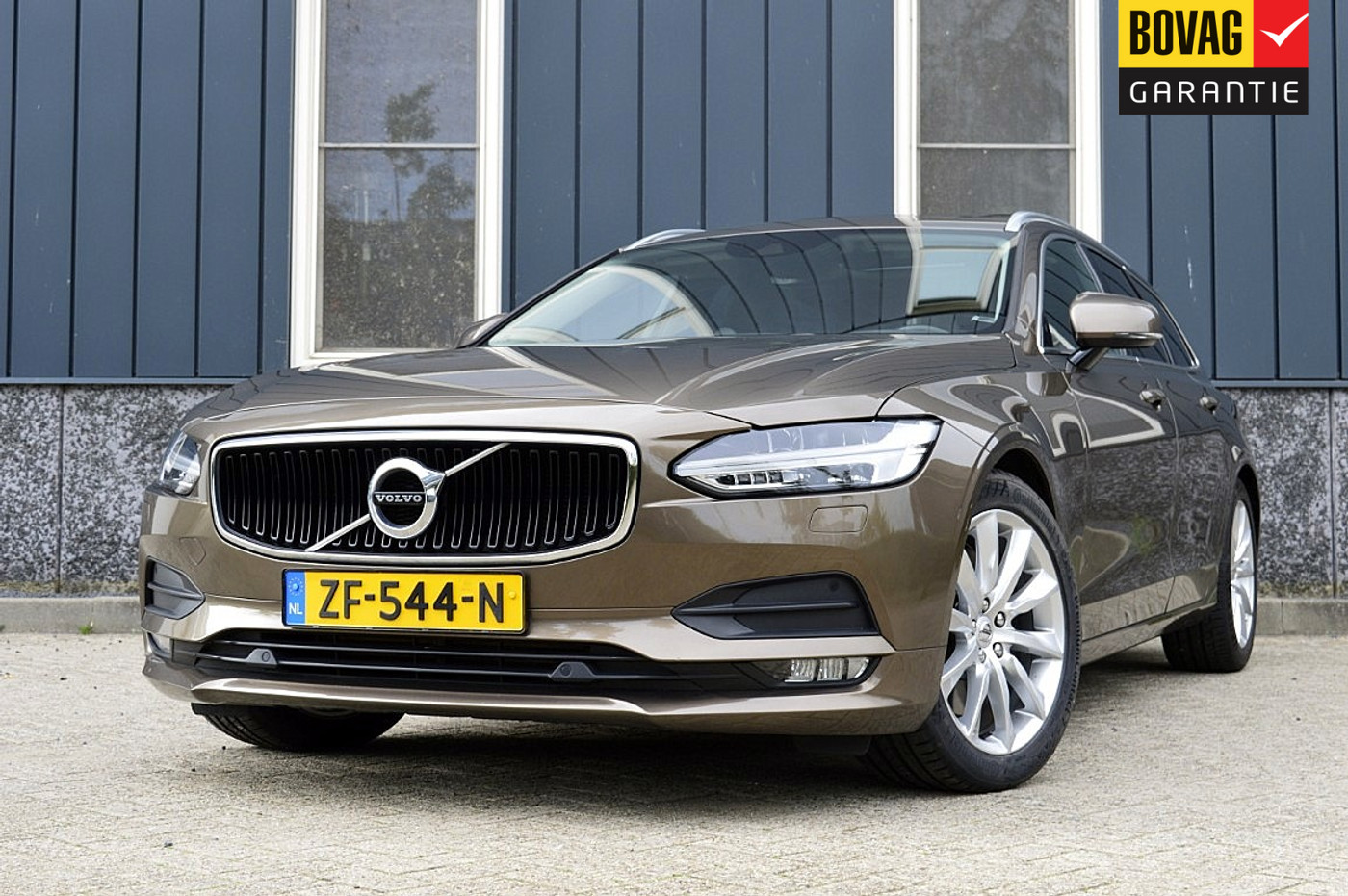 Volvo V90 2.0 T5 Momentum 2018 - voorkant