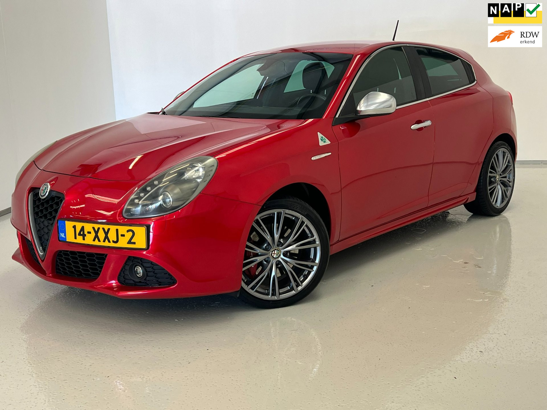 Alfa Romeo Alfa Giulietta 1.4 T Distinctive / Bose / Xenon / Leder / NL-auto 2012 - voorkant