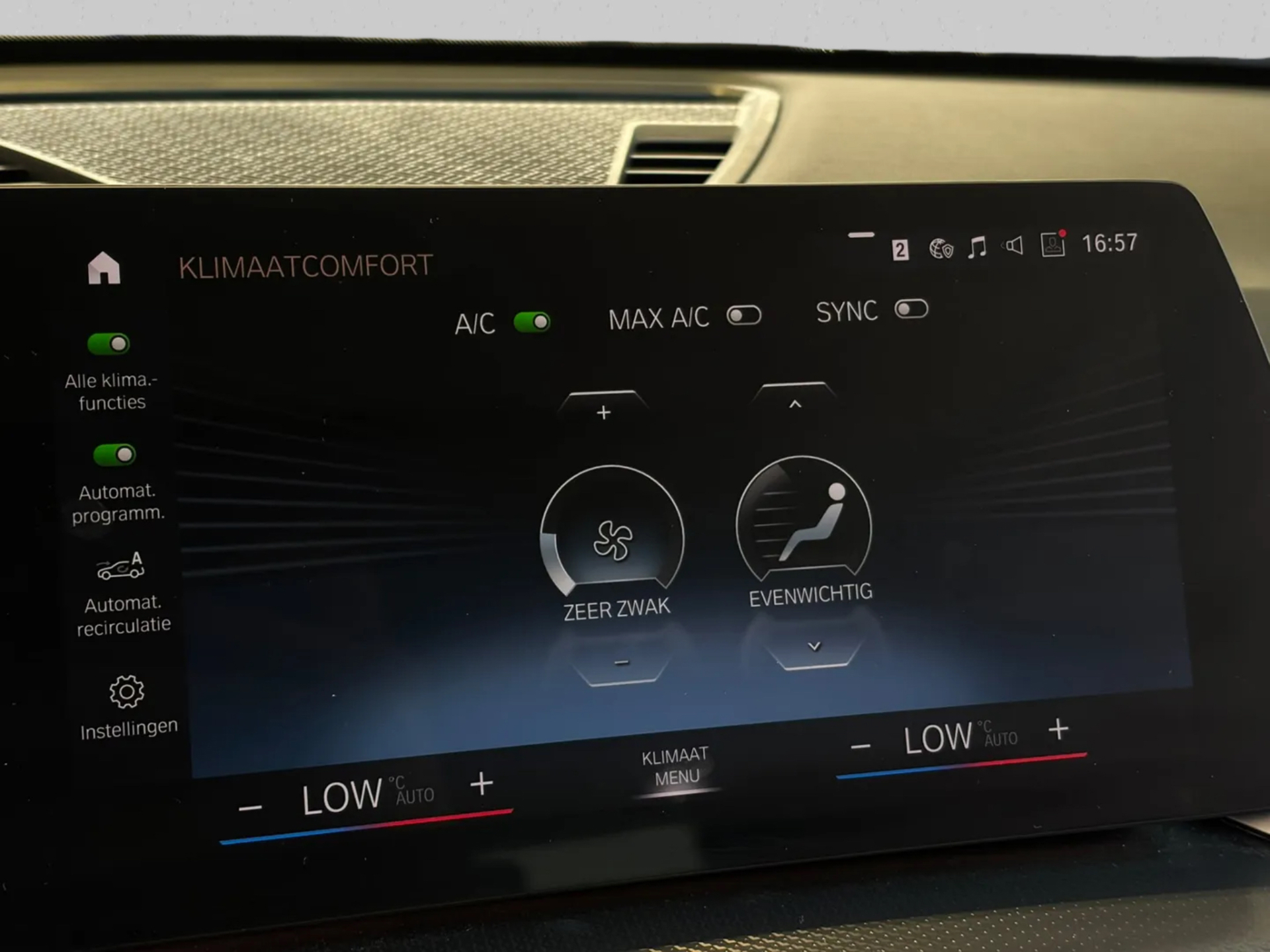 Foto van BMW Ix1 Xdrive30
