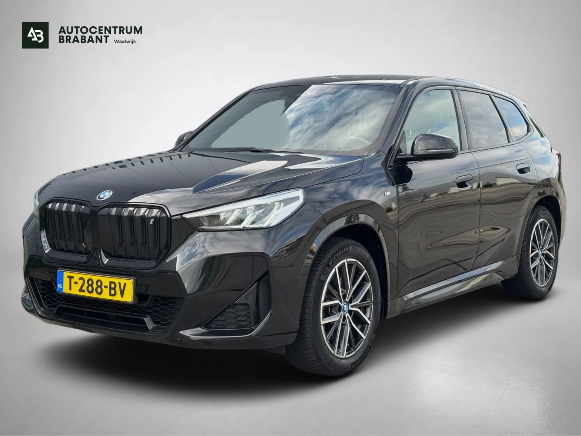 BMW Ix1 Xdrive30 XDrive30 Launch Edition M-SPORT 67 kWh(NL-auto, Dealer OnderH, Camera, Carplay, Navi, Leder, Climate Con, Etc) 2023 - voorkant