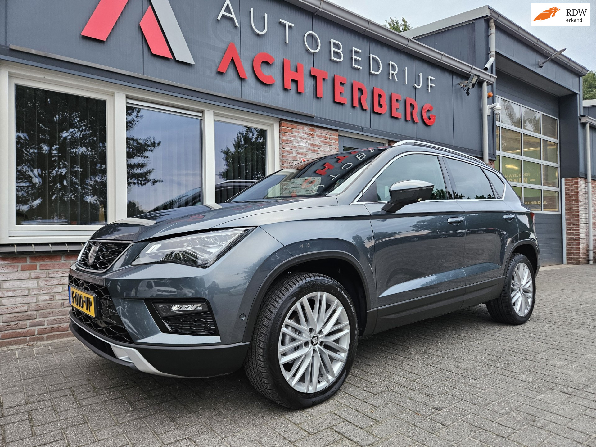 Seat Ateca 1.5 TSI FR Business Intense Trekhaak! 150PK! LED! Schuif/Panoramadak! Carplay! 2019 - voorkant