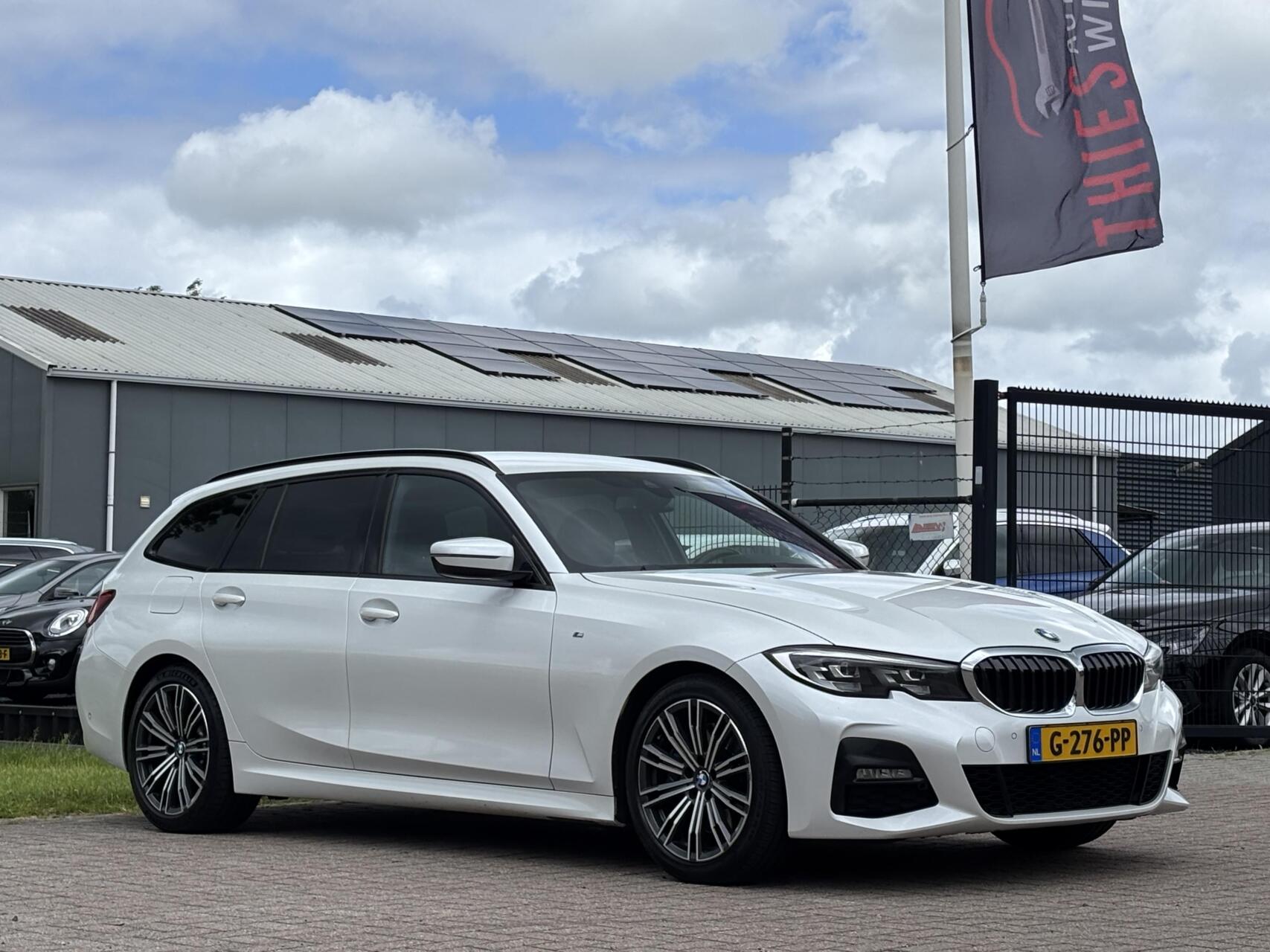 BMW 330i 330i Introduction Executive Edition parelmoer 2019 - voorkant
