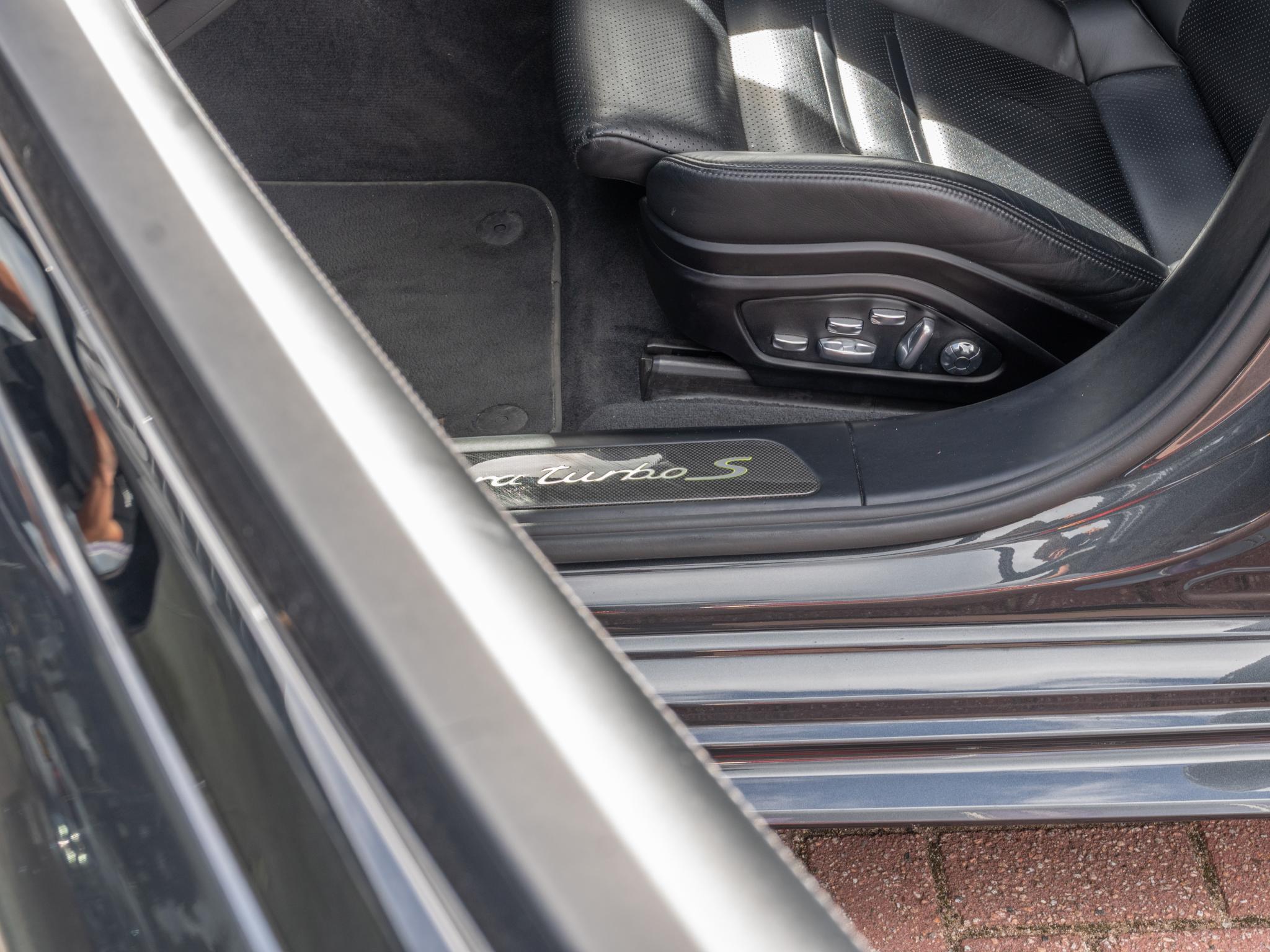 Foto van Porsche Panamera Turbo S E-hybrid