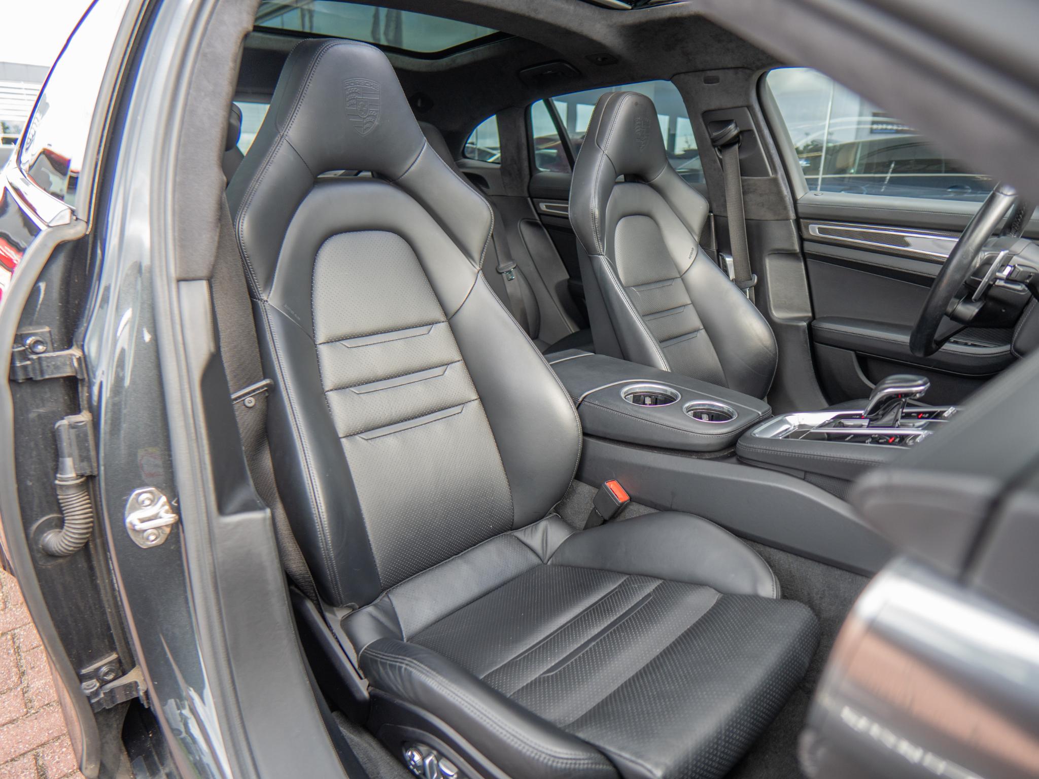 Foto van Porsche Panamera Turbo S E-hybrid