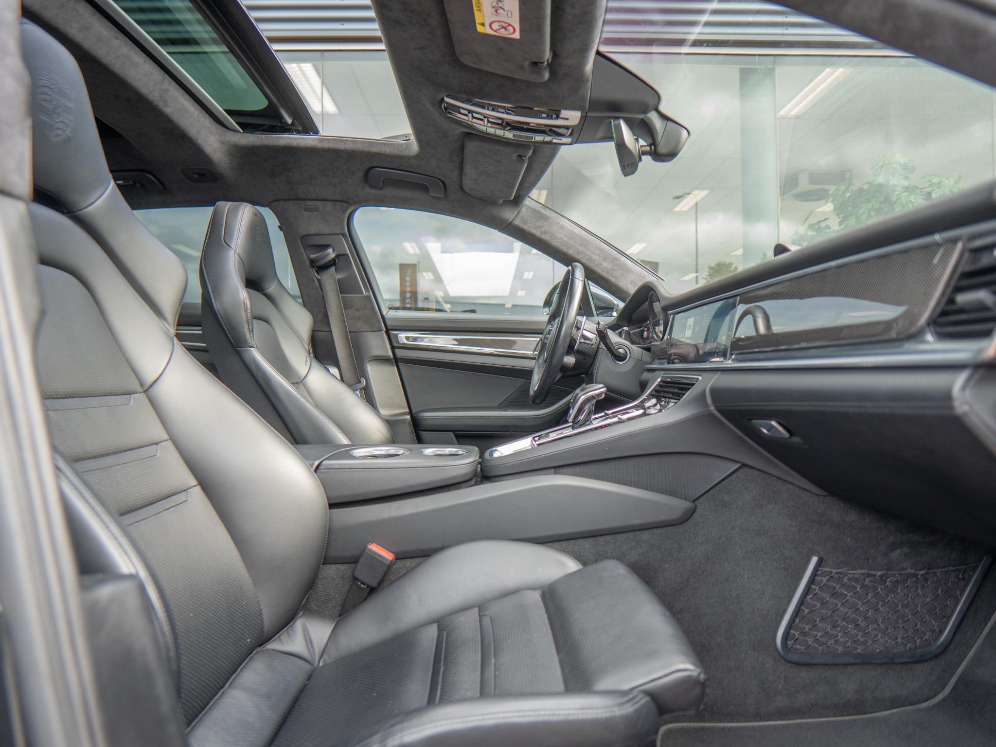 Foto van Porsche Panamera Turbo S E-hybrid