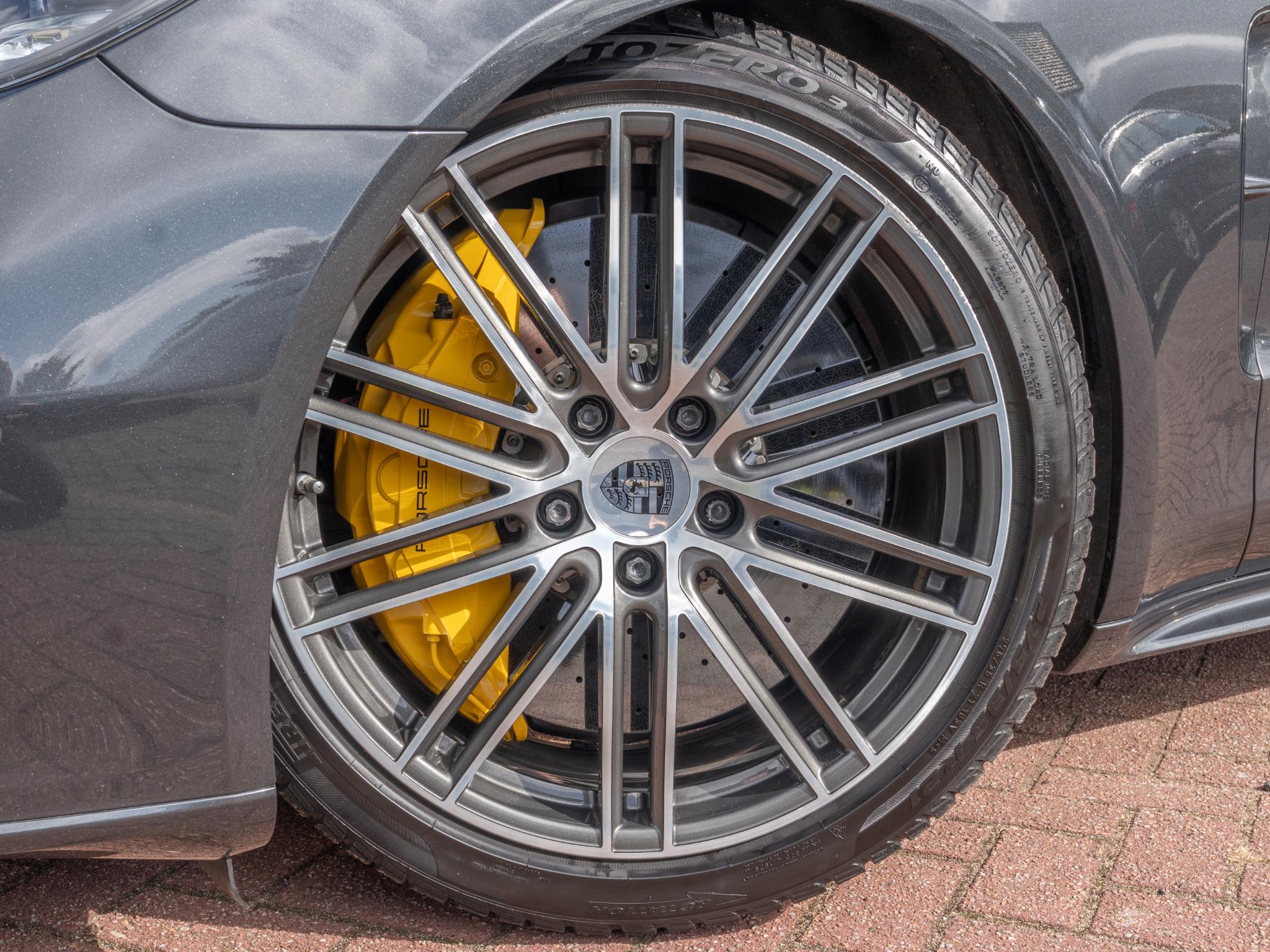 Foto van Porsche Panamera Turbo S E-hybrid