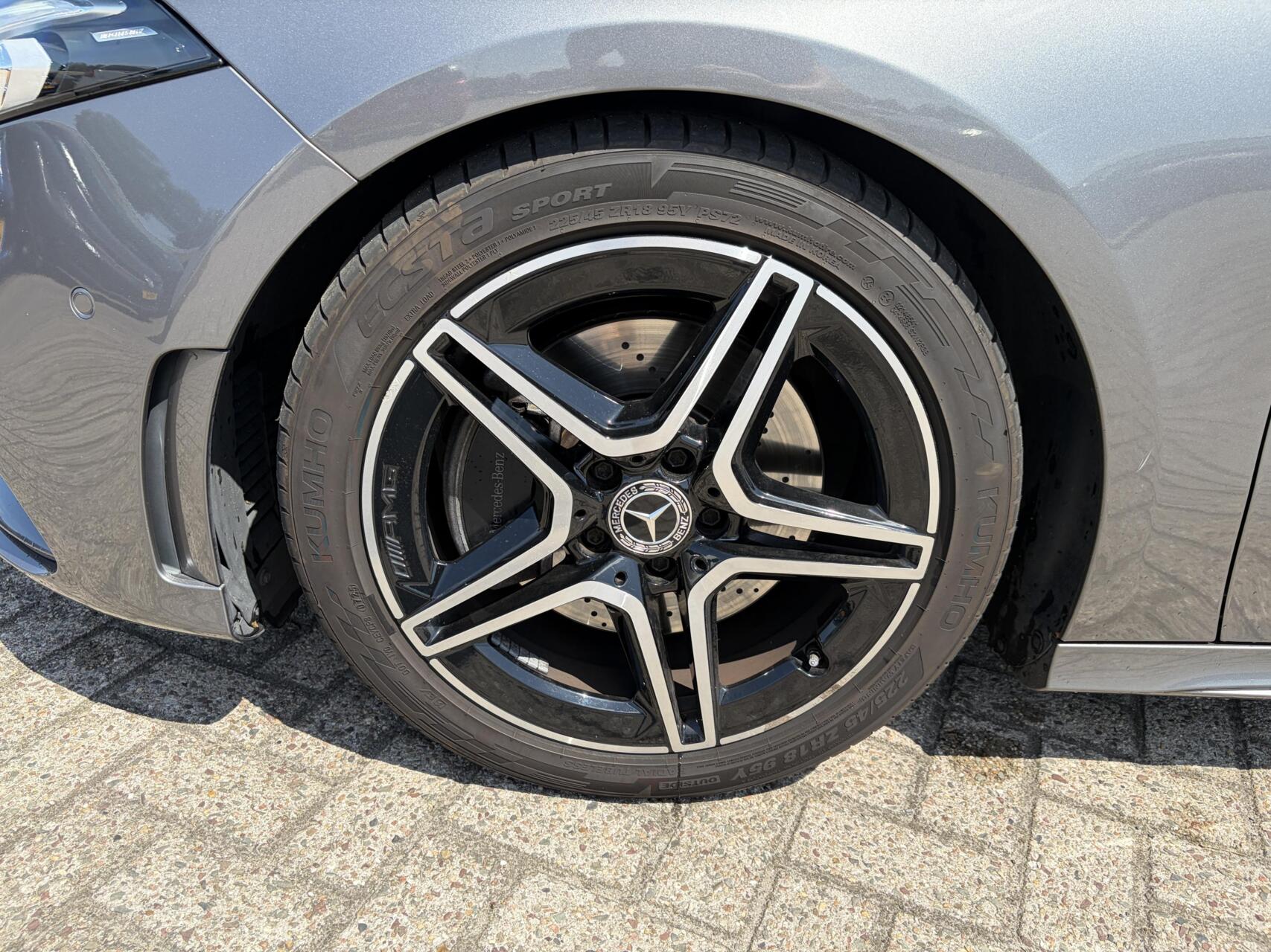 Foto van Mercedes-Benz A 220
