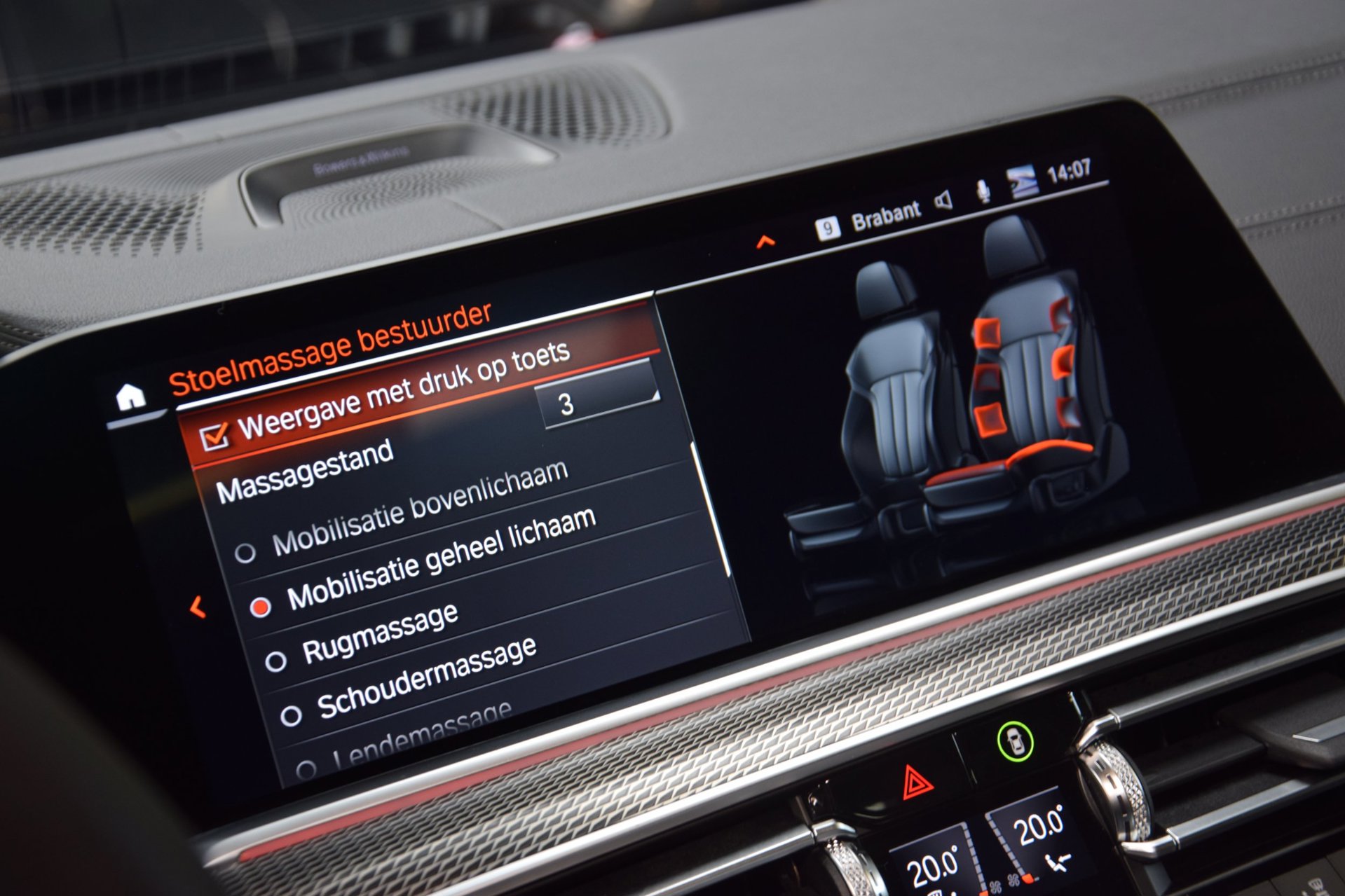 Foto van BMW X5 M50i