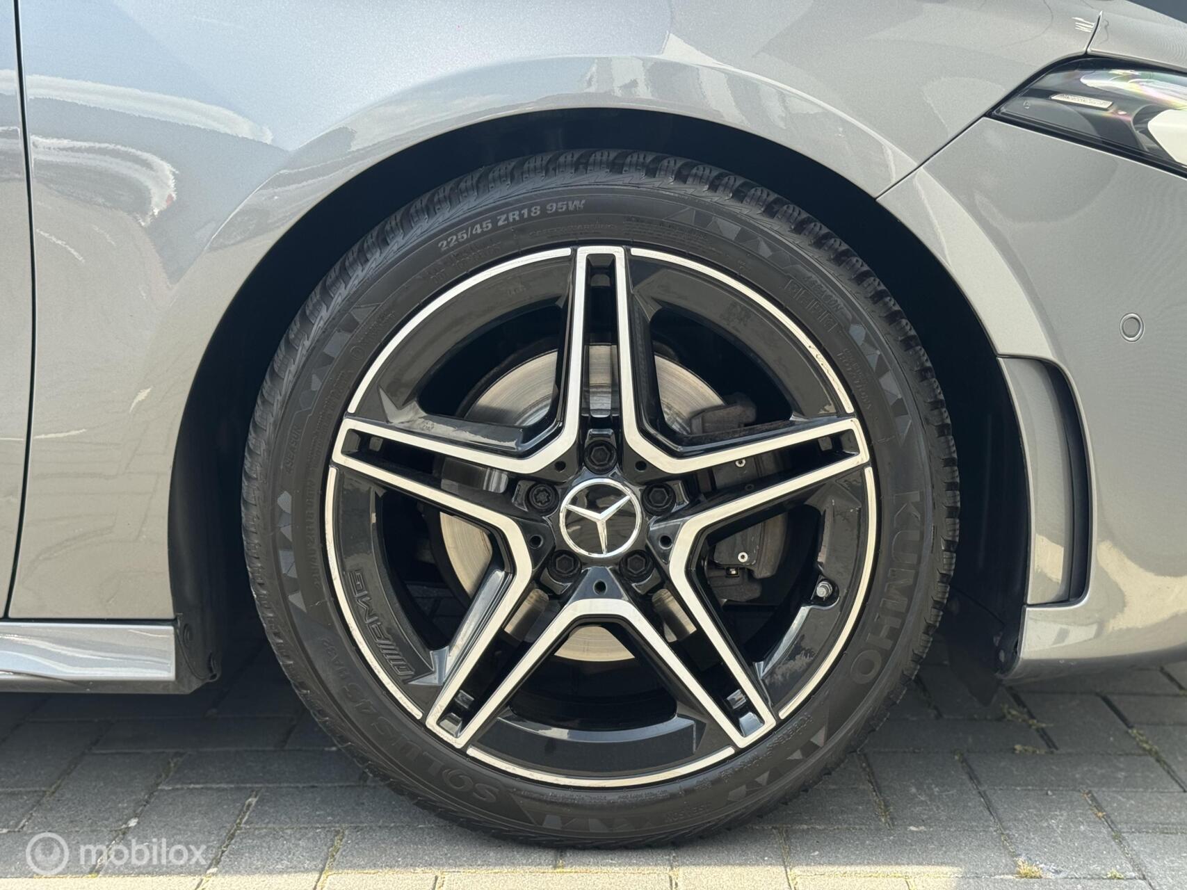 Foto van Mercedes-Benz A 200