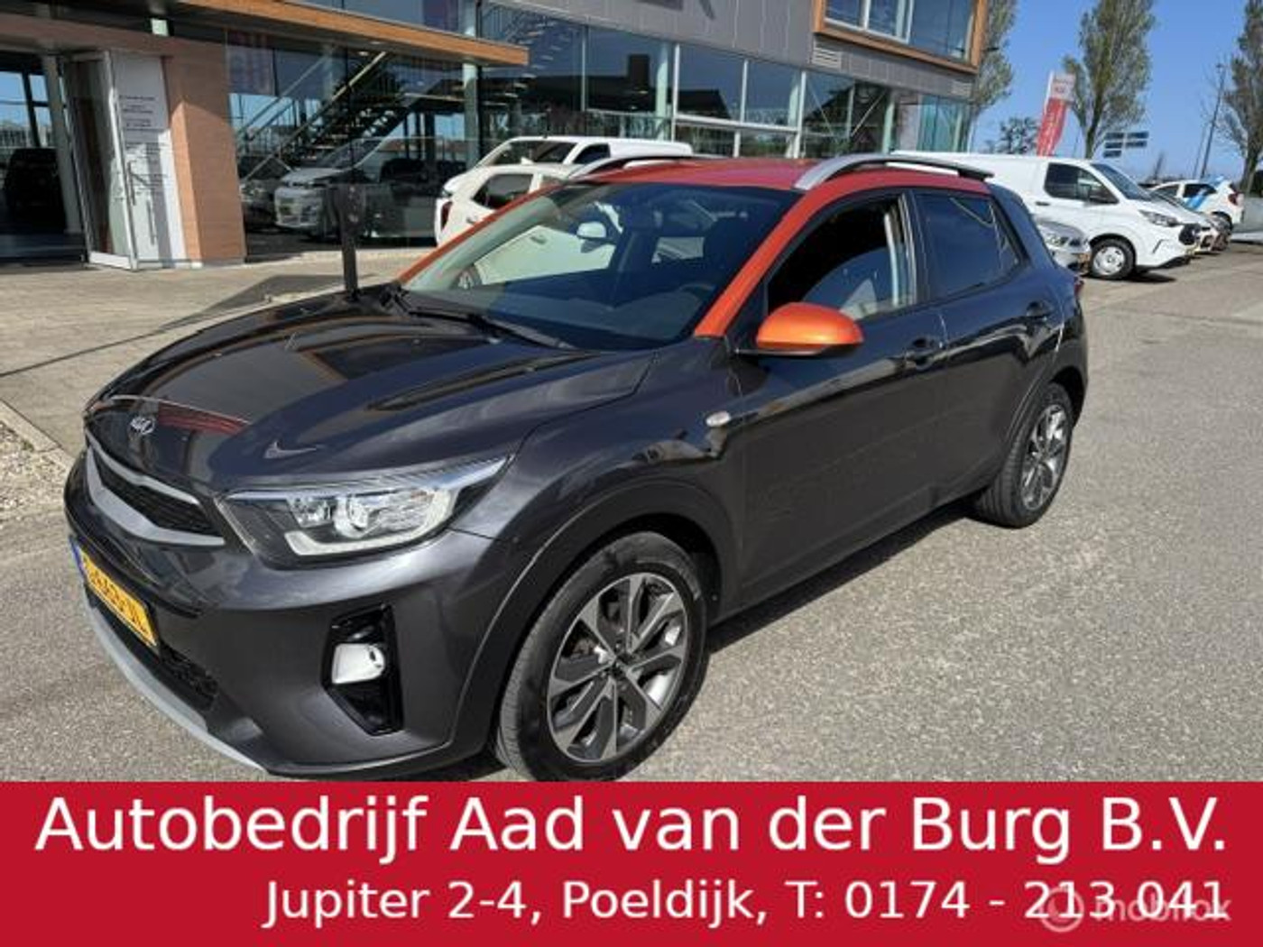 Kia Stonic 1.0 T-GDI DynamicLine    17 inch velgen , Navigatie & Achteruit rij camera , Bluetooth  Priveglas , Electrische ramen en spiegels , Parkeerhulp achter, Two tone Gray - Orange 2019 - voorkant
