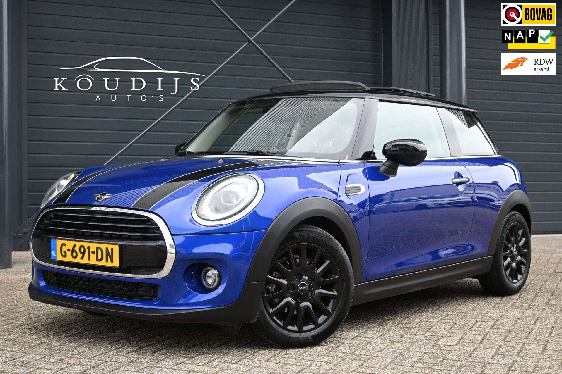 Mini Cooper 1.5 Cooper, Panodak, Carplay, Navi, PDC, Dealer onderhouden 2019 - voorkant