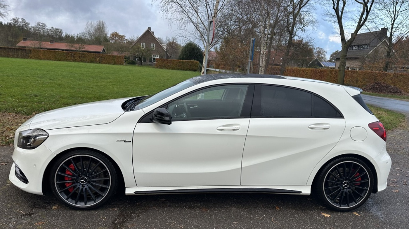 Foto van Mercedes-Benz AMG A 45